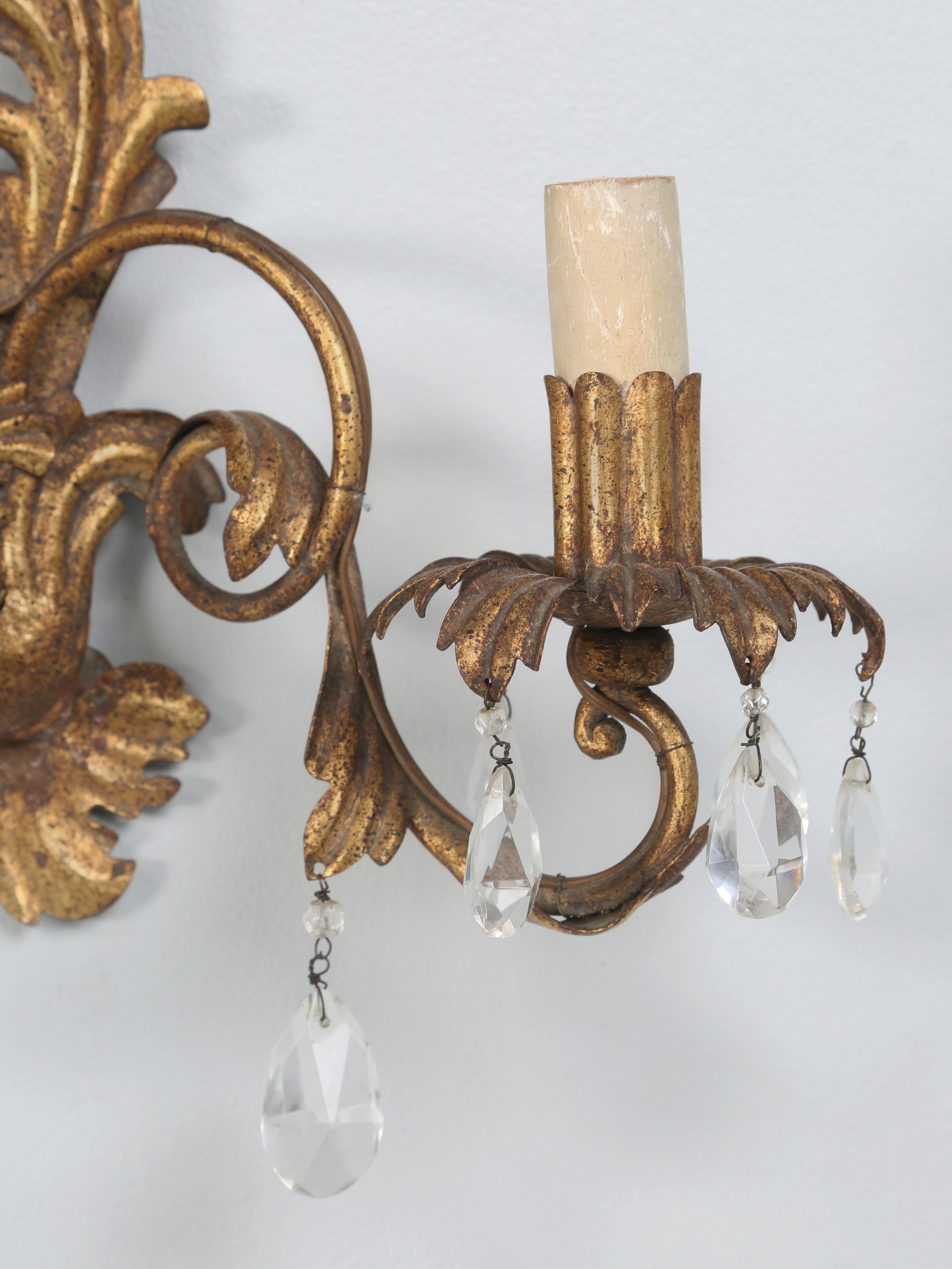 French Gilded Metal Pair of Vintage Wall Sconces Completely Original For Sale 2