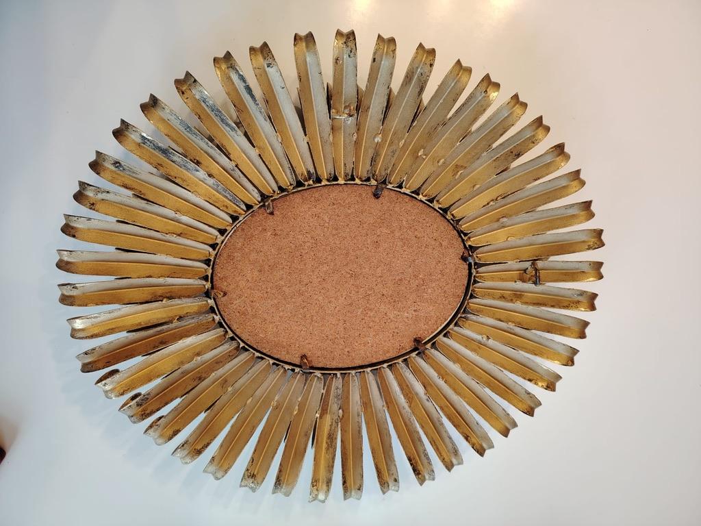 Specchio ovale francese in Wood Wood dorato a raggiera in vendita 4
