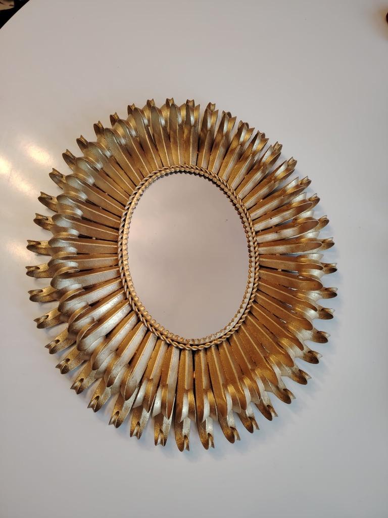 Specchio ovale francese in Wood Wood dorato a raggiera In condizioni discrete in vendita a Vienna, AT