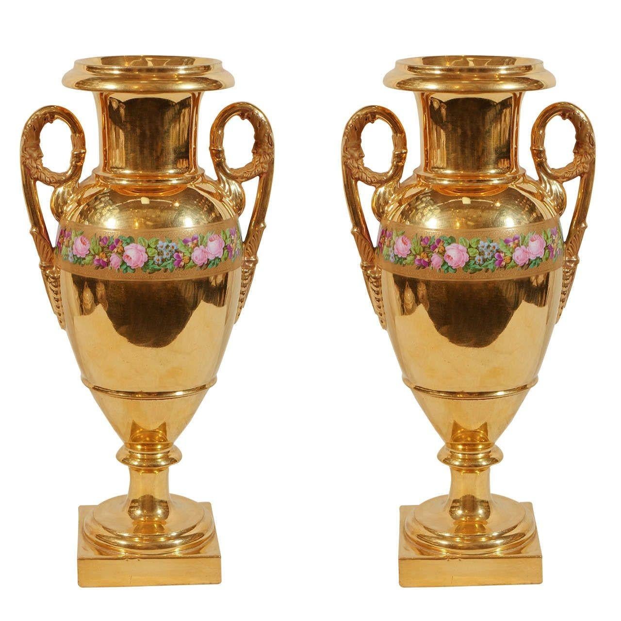 Français Centre de table en porcelaine de Paris dorée avec paire de vases en porcelaine de Paris dorés en vente