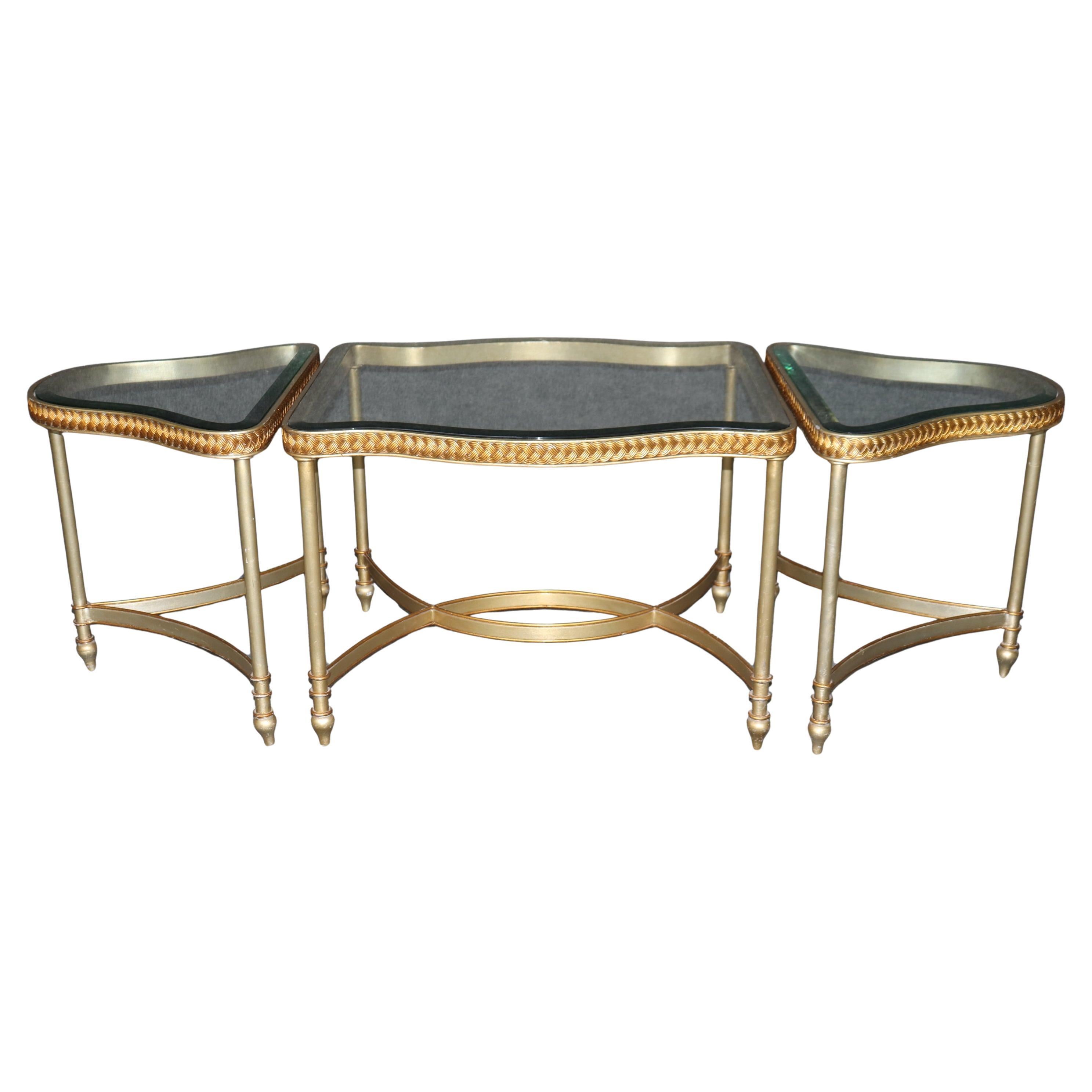 Französisches dreiteiliges Bankett-/Couchtisch-Set aus vergoldetem Stahl im Maison Jansen-Stil