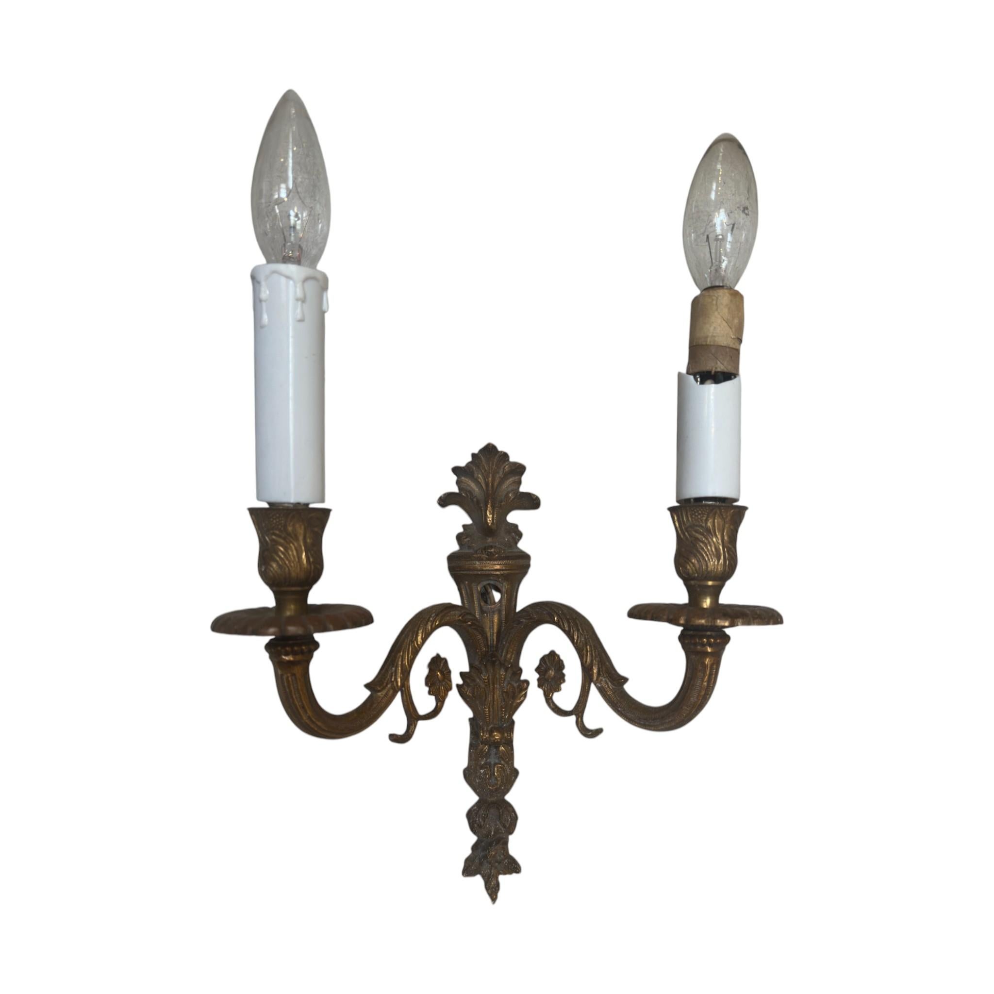 Rococò Applique a due bracci dorata francese d'epoca in vendita