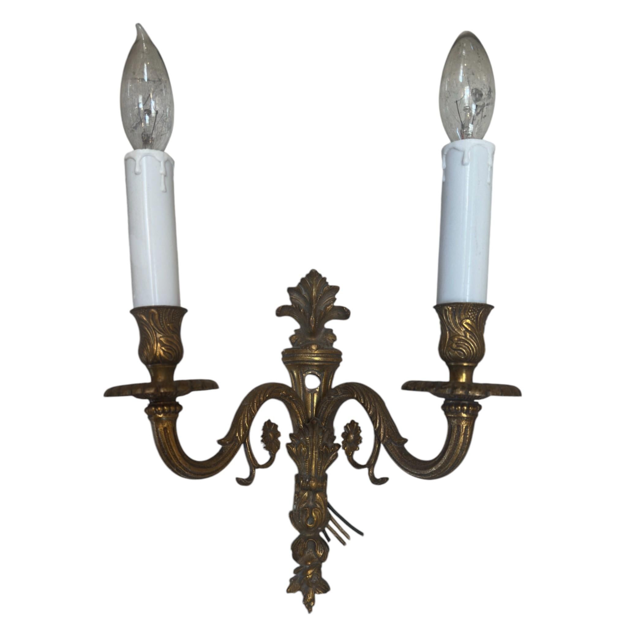 Dorato Applique a due bracci dorata francese d'epoca in vendita
