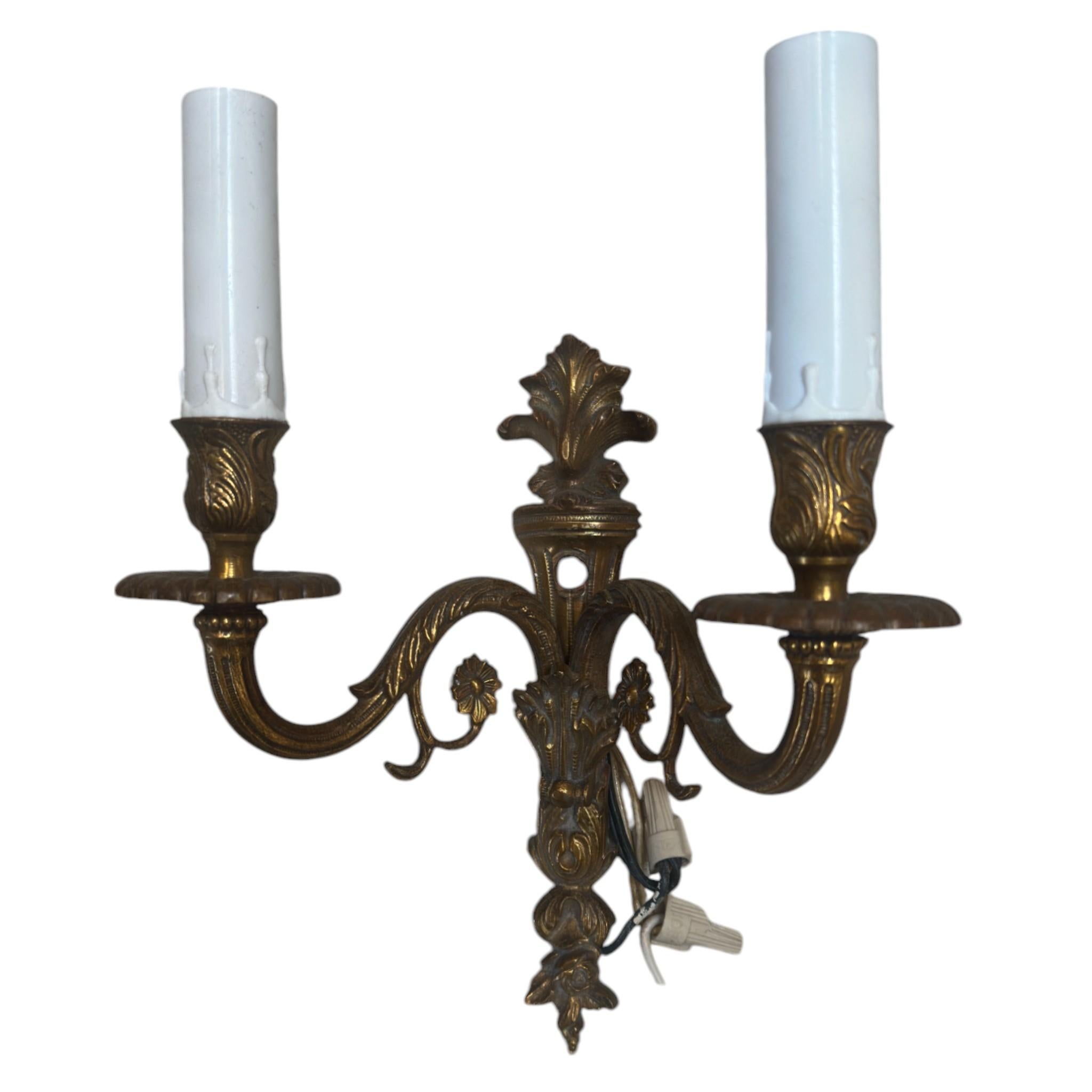 Metà XX secolo Applique a due bracci dorata francese d'epoca in vendita