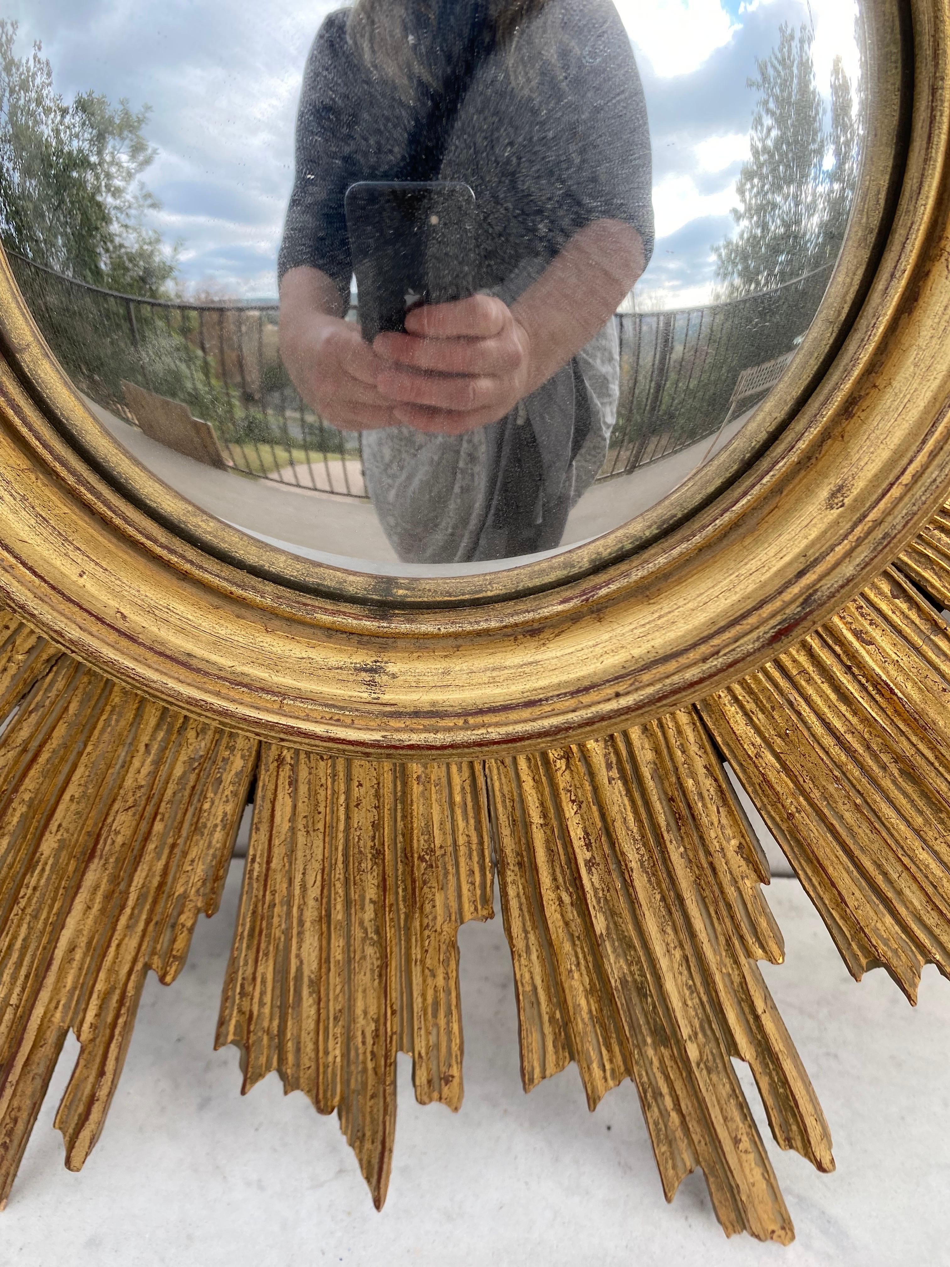 French midcentury gilded wood sunburst convex mirror, circa 1950.
Measures: Diameter / 27.5 inches.