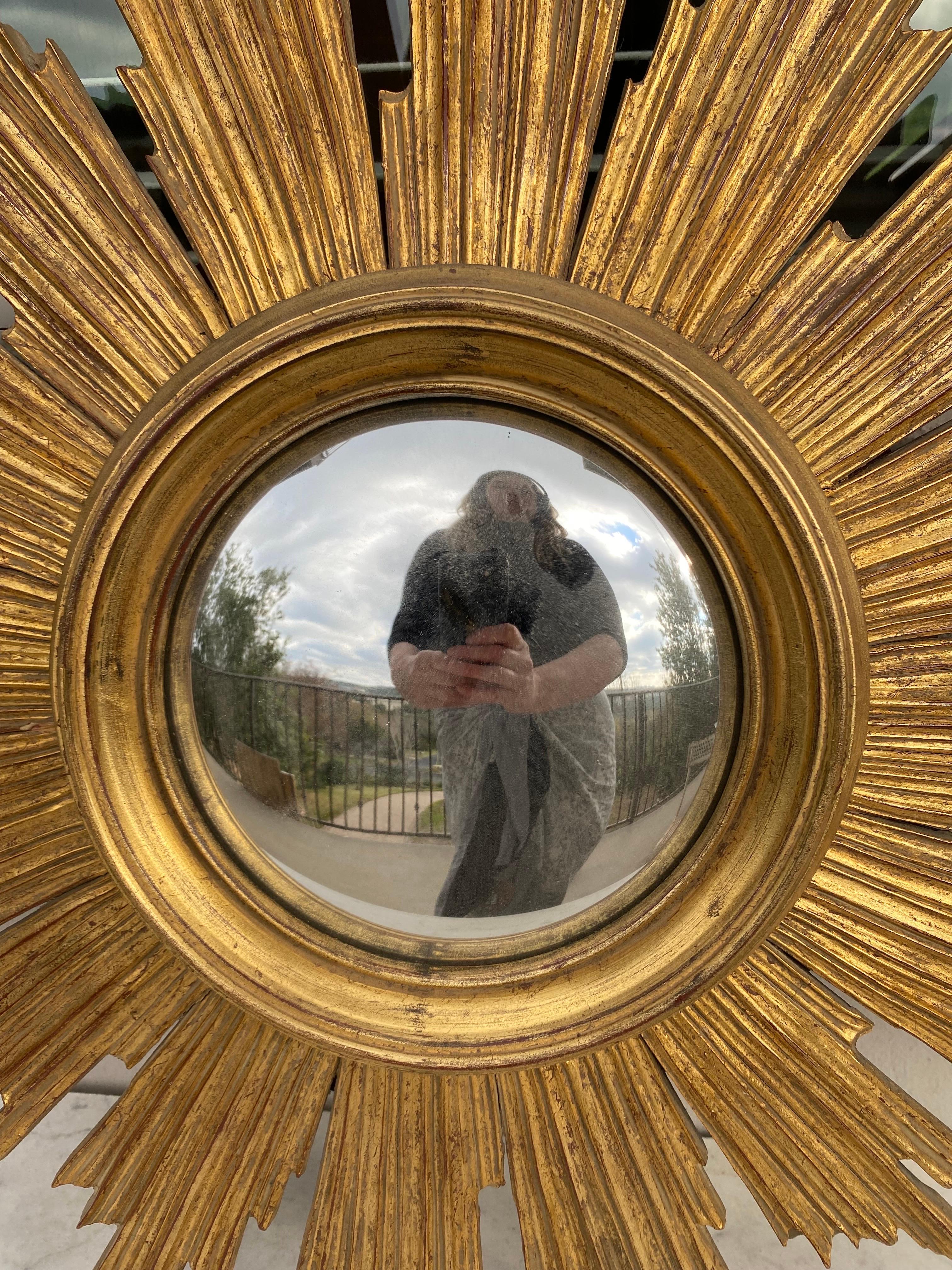French Gilded Wood Convex Sunburst Mirror In Good Condition For Sale In Austin, TX