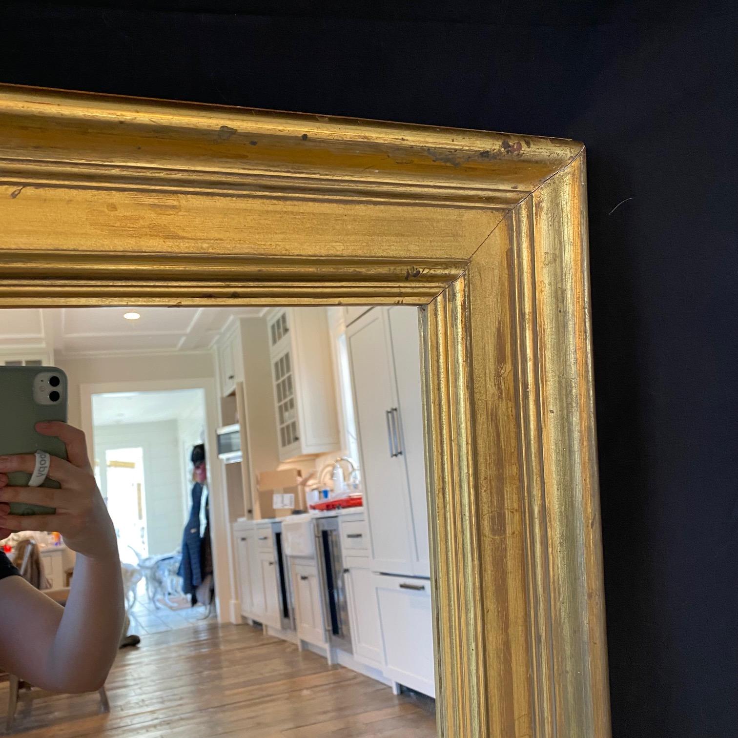 Espejo de pared rectangular francés dorado del siglo XIX en venta 1