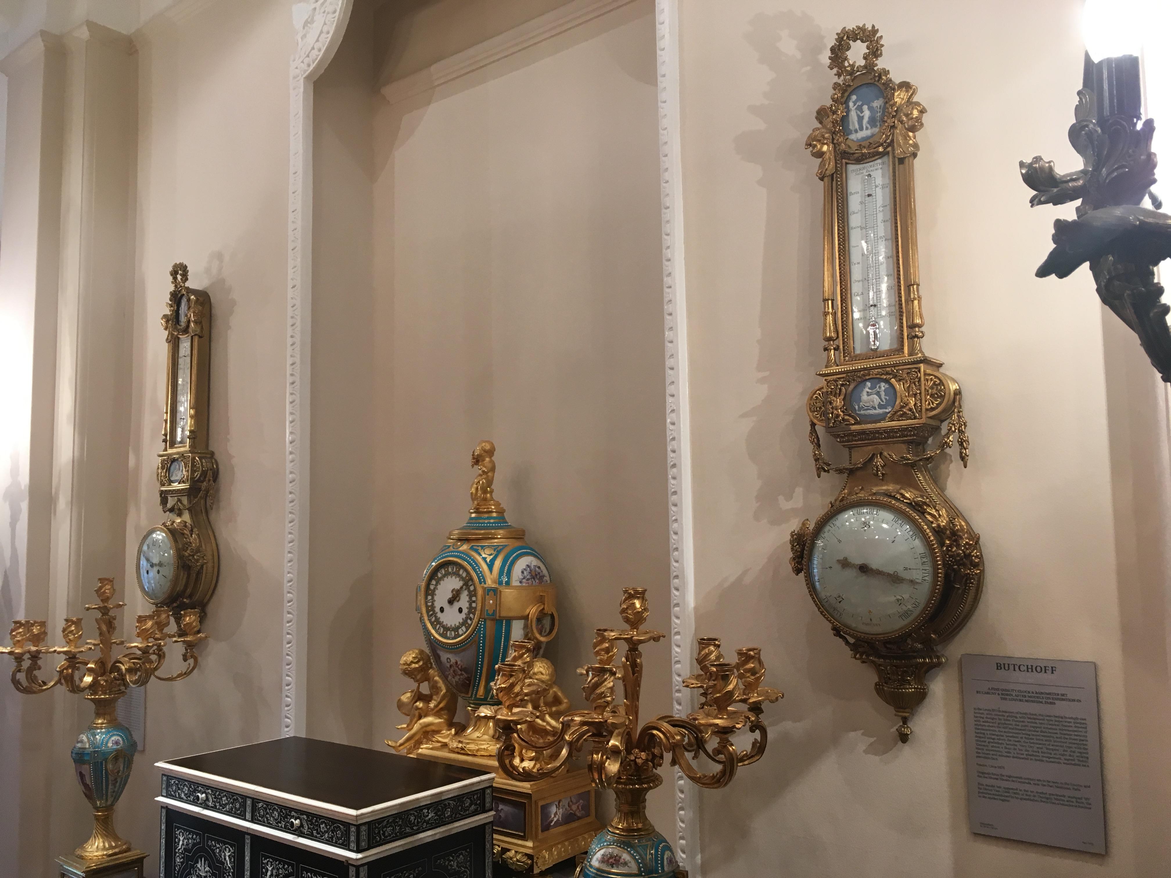 Französische Uhr und Barometer-Set aus vergoldeter Bronze und blauem und weißem Jaspisholz (Vergoldet) im Angebot