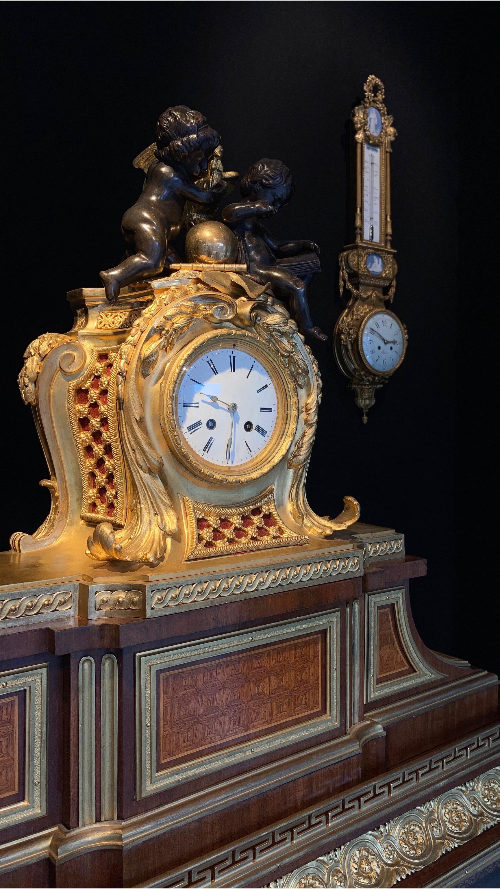 Doré Ensemble horloge et baromètre français en bronze doré et jaspe bleu et blanc en vente