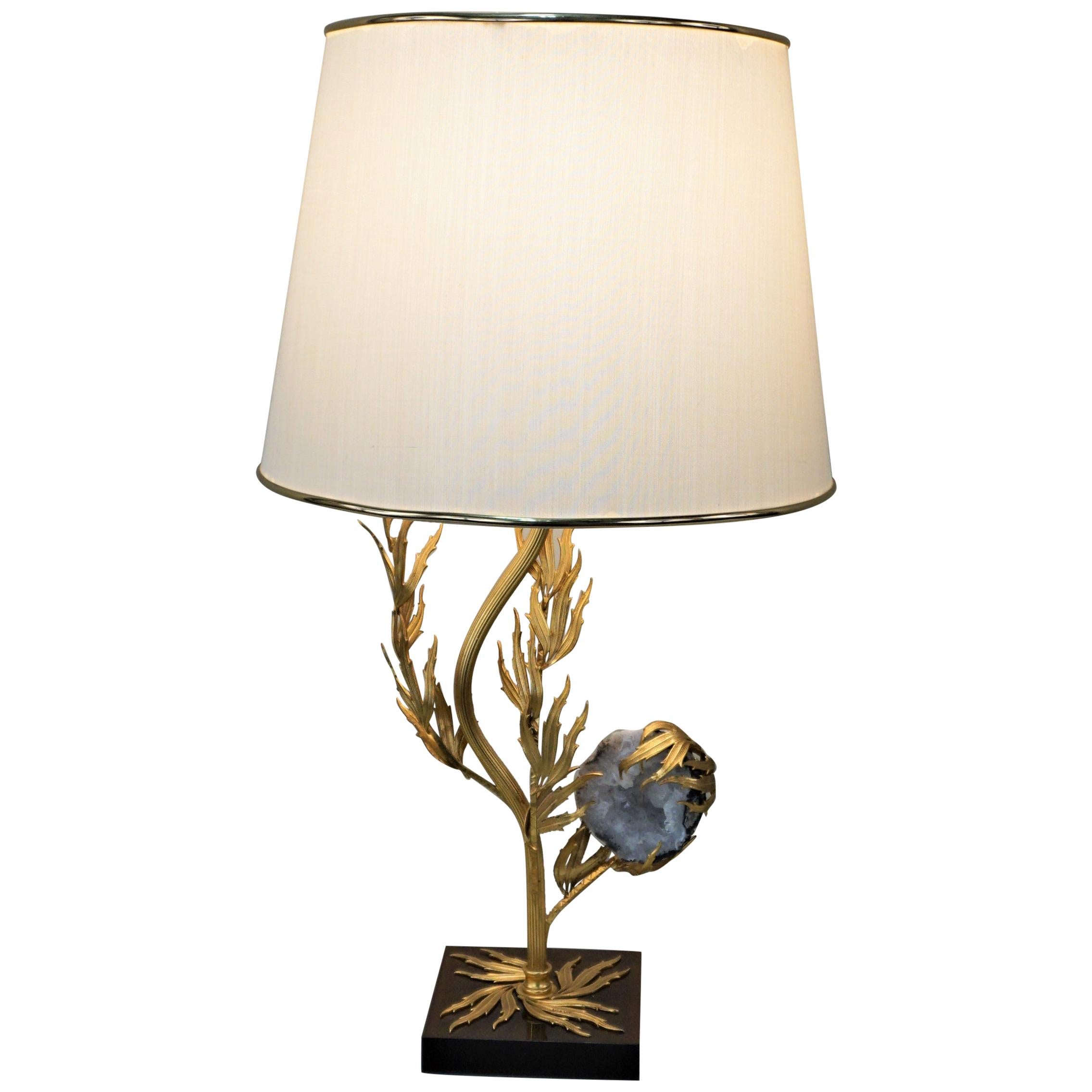 Französische Lampe „Kristall“ aus vergoldeter Bronze und Celestite, W. Daro zugeschrieben, Frankreich