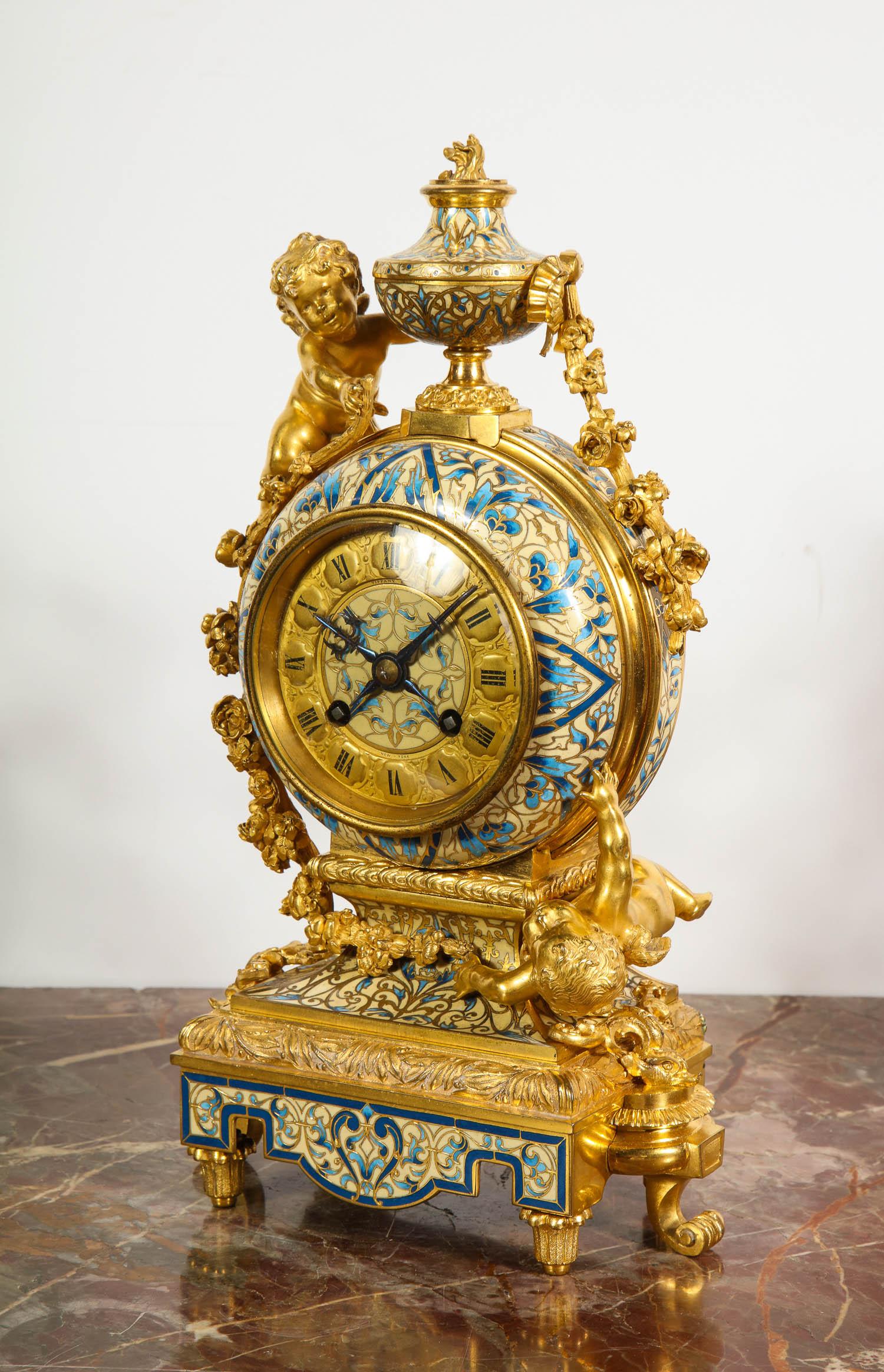 Ensemble d'horloge française en bronze doré et émail champlevé, vendu par Tiffany & Co. 3