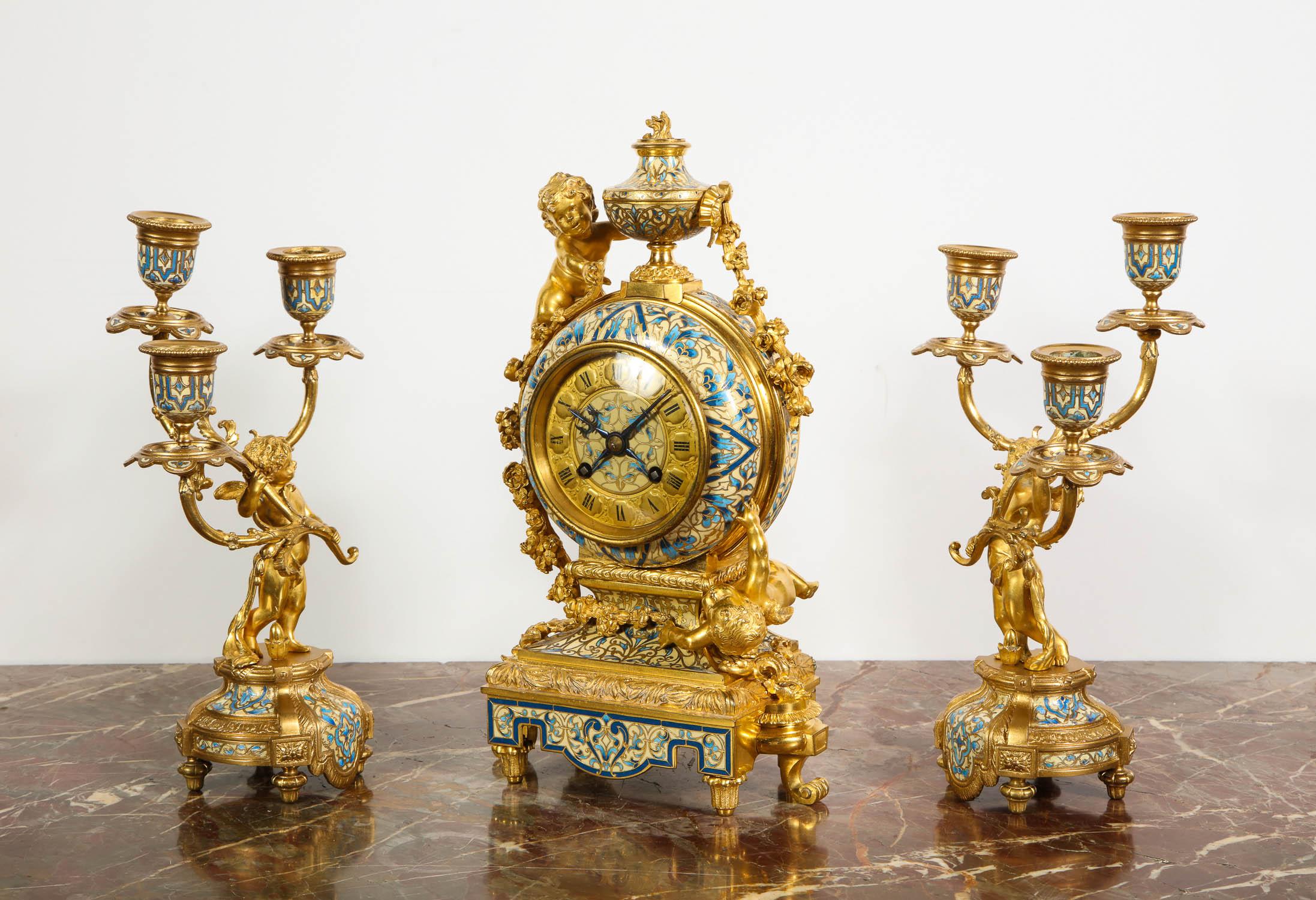 Ensemble d'horloge française en bronze doré et émail champlevé, vendu par Tiffany & Co. 4