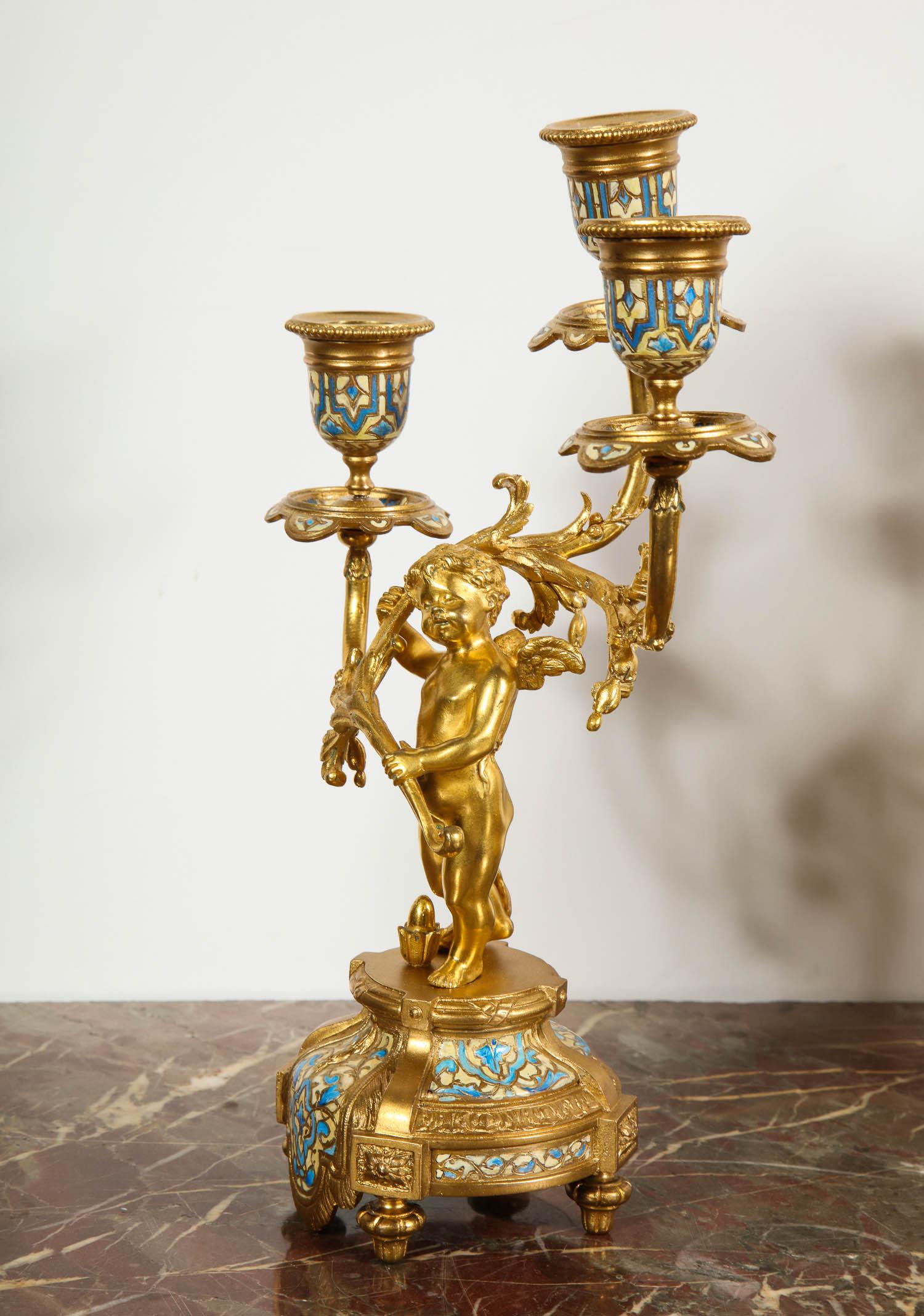 Ensemble d'horloge française en bronze doré et émail champlevé, vendu par Tiffany & Co. 9