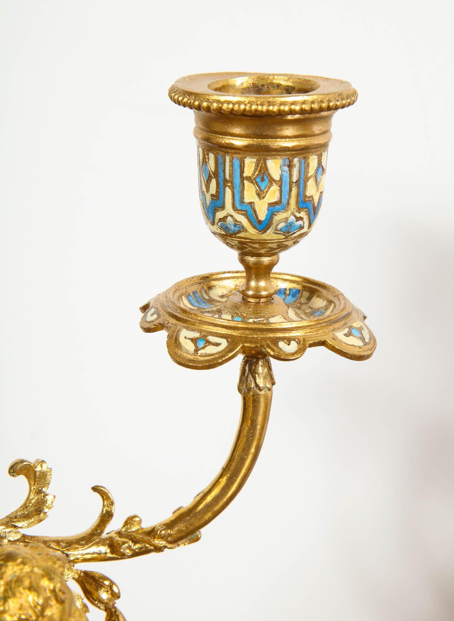 Ensemble d'horloge française en bronze doré et émail champlevé, vendu par Tiffany & Co. 12