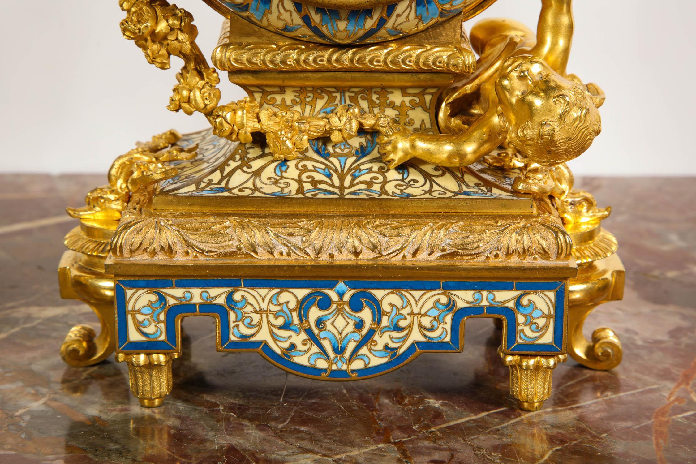 Napoléon III Ensemble d'horloge française en bronze doré et émail champlevé, vendu par Tiffany & Co.