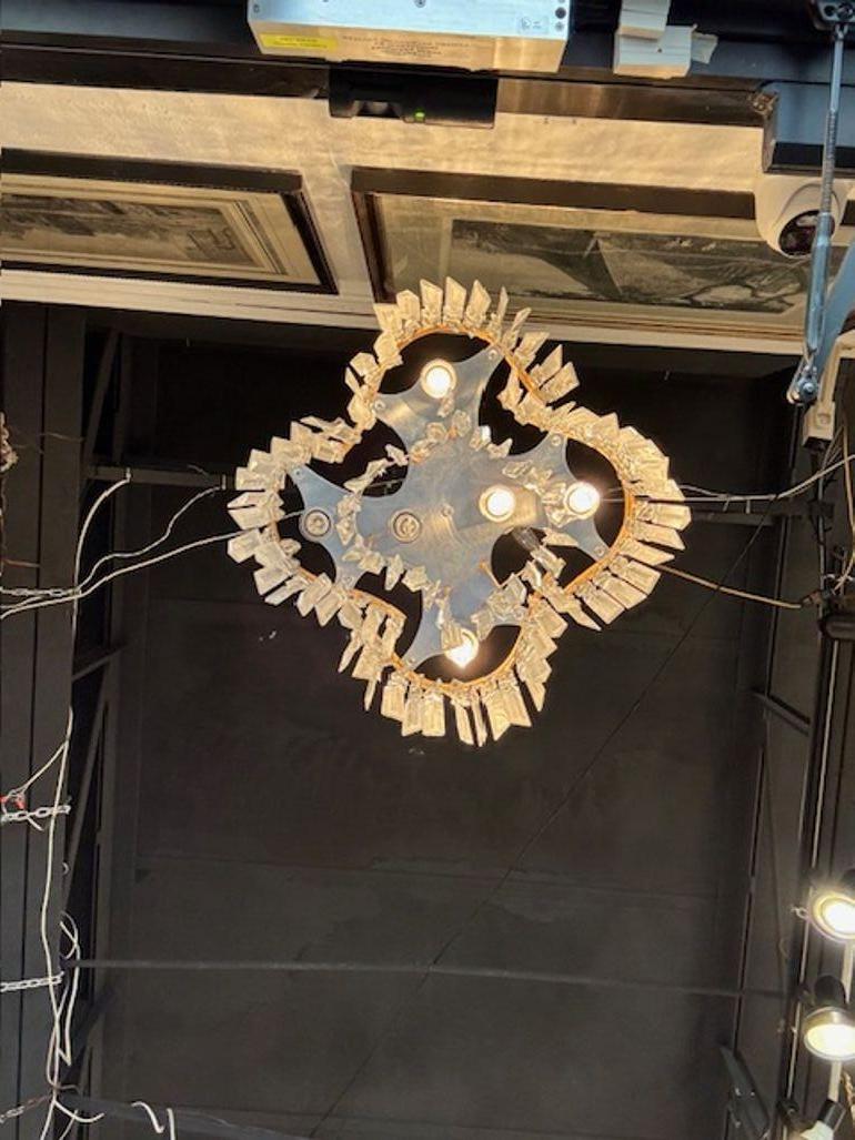 Lampadario francese in bronzo dorato e cristallo in vendita 1