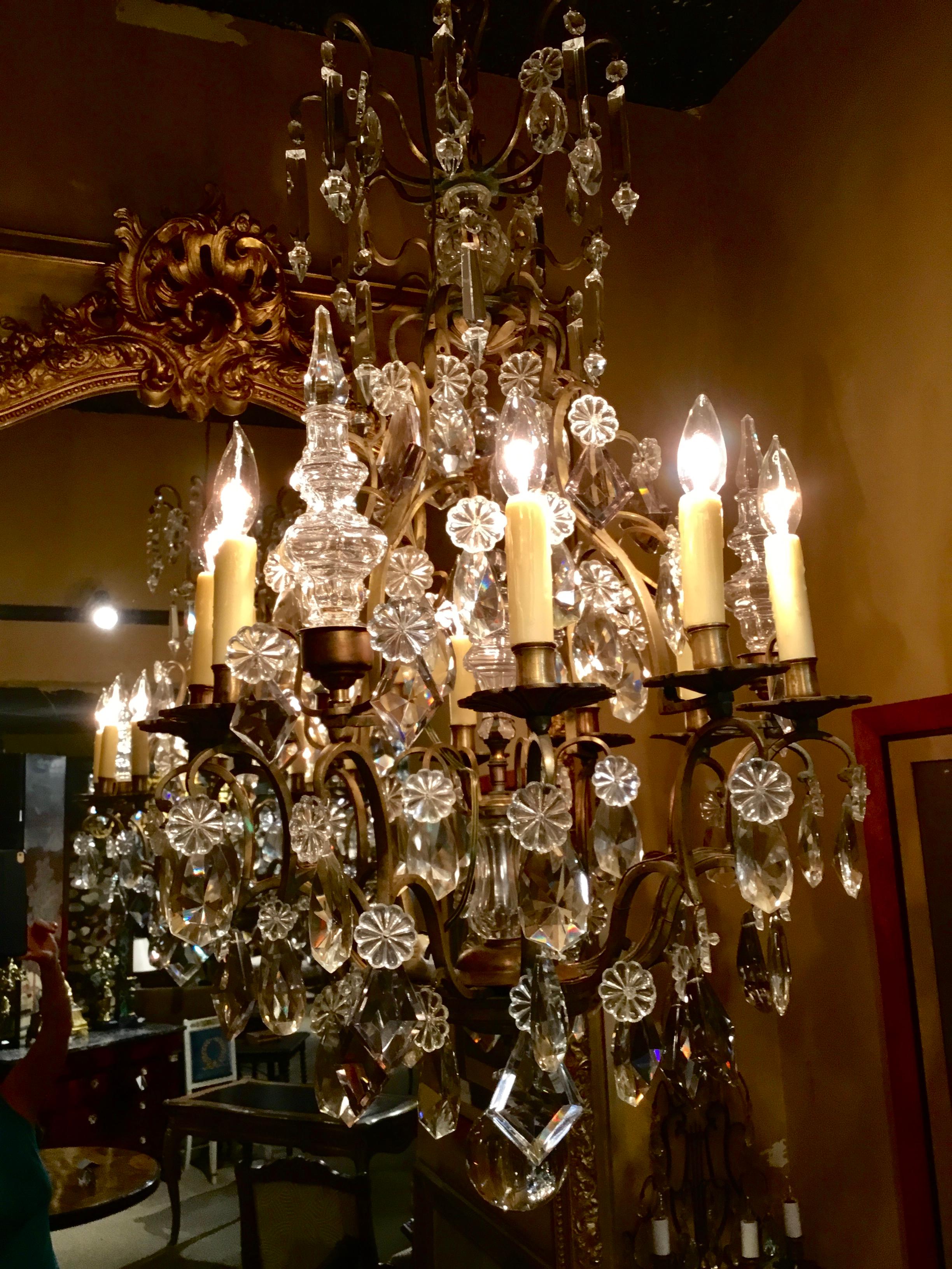 French Gilt Bronze and Crystal Chandelier of Baroque Inspiration, Nine-Light In Good Condition For Sale In Houston, TX