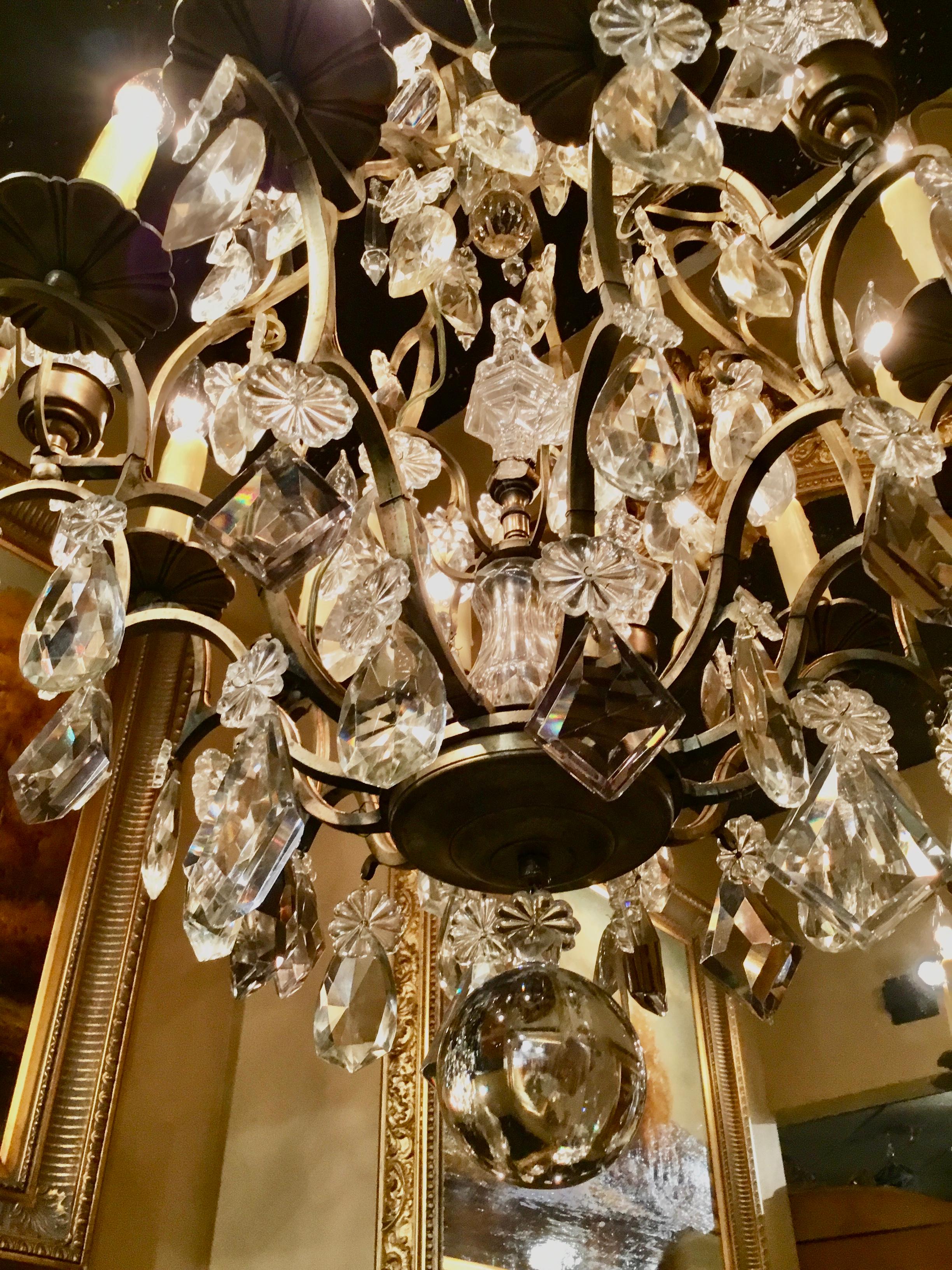 French Gilt Bronze and Crystal Chandelier of Baroque Inspiration, Nine-Light For Sale 1