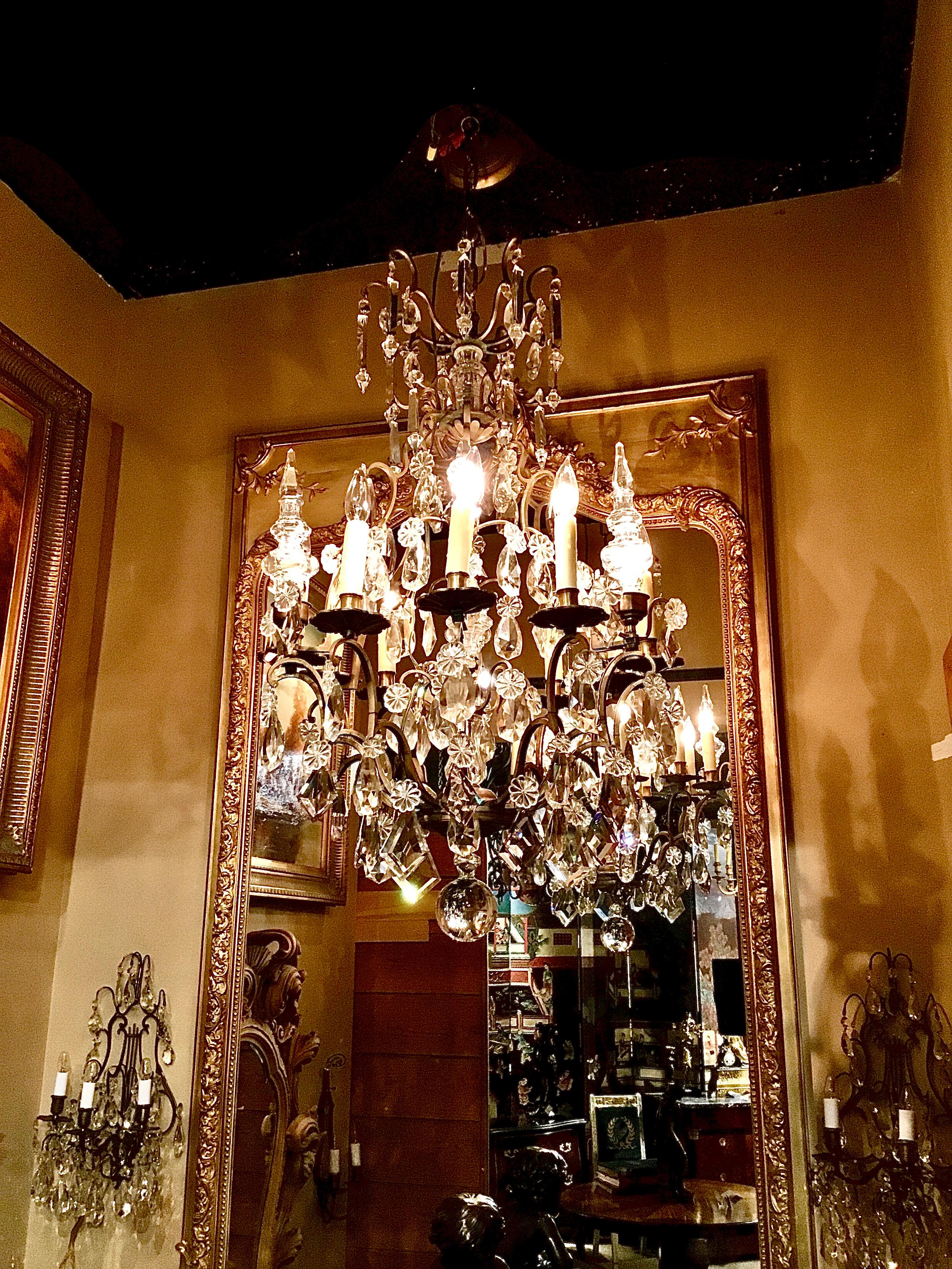 French Gilt Bronze and Crystal Chandelier of Baroque Inspiration, Nine-Light For Sale 4