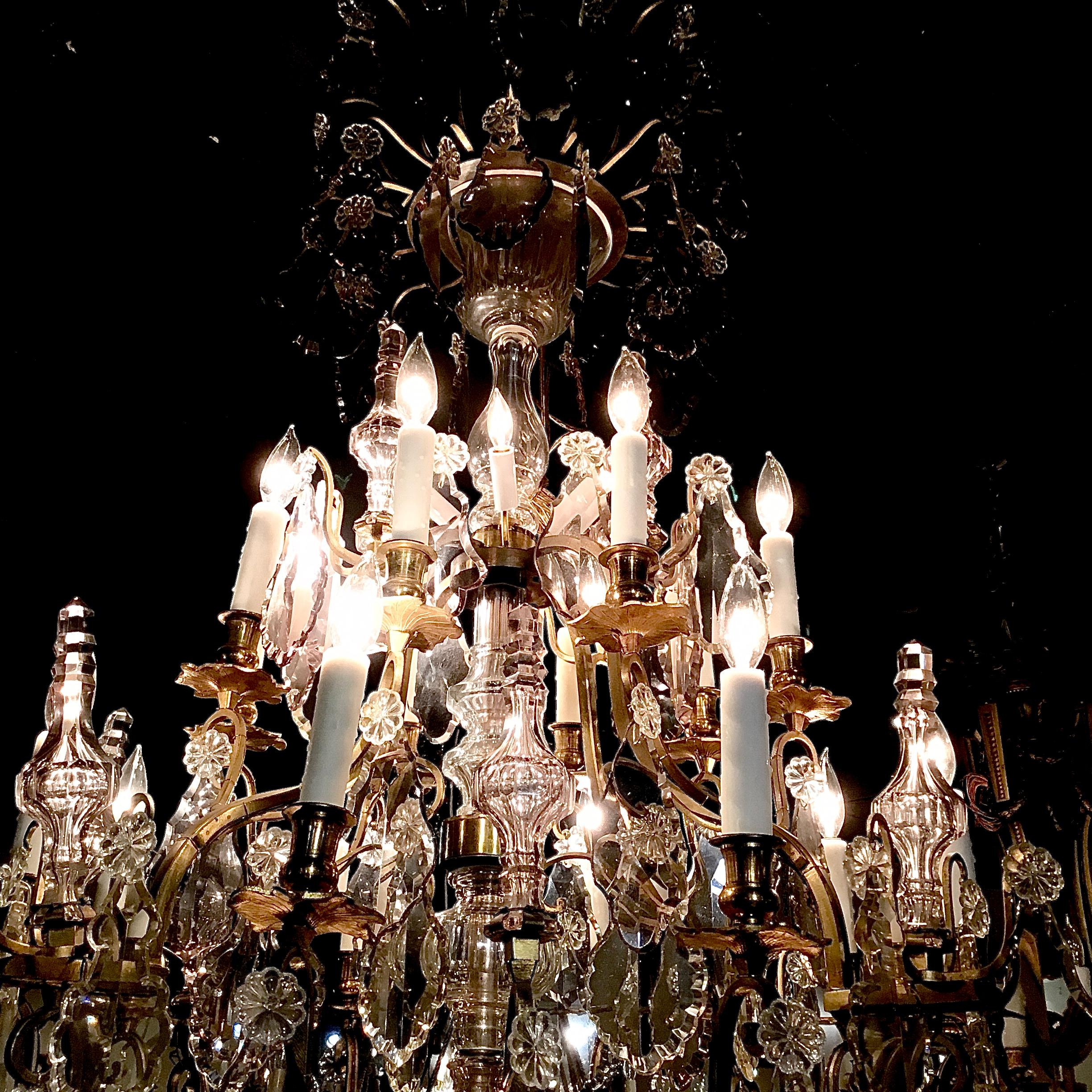 French Gilt Bronze and Crystal Pendologue Chandelier with 28 Lights For Sale 3