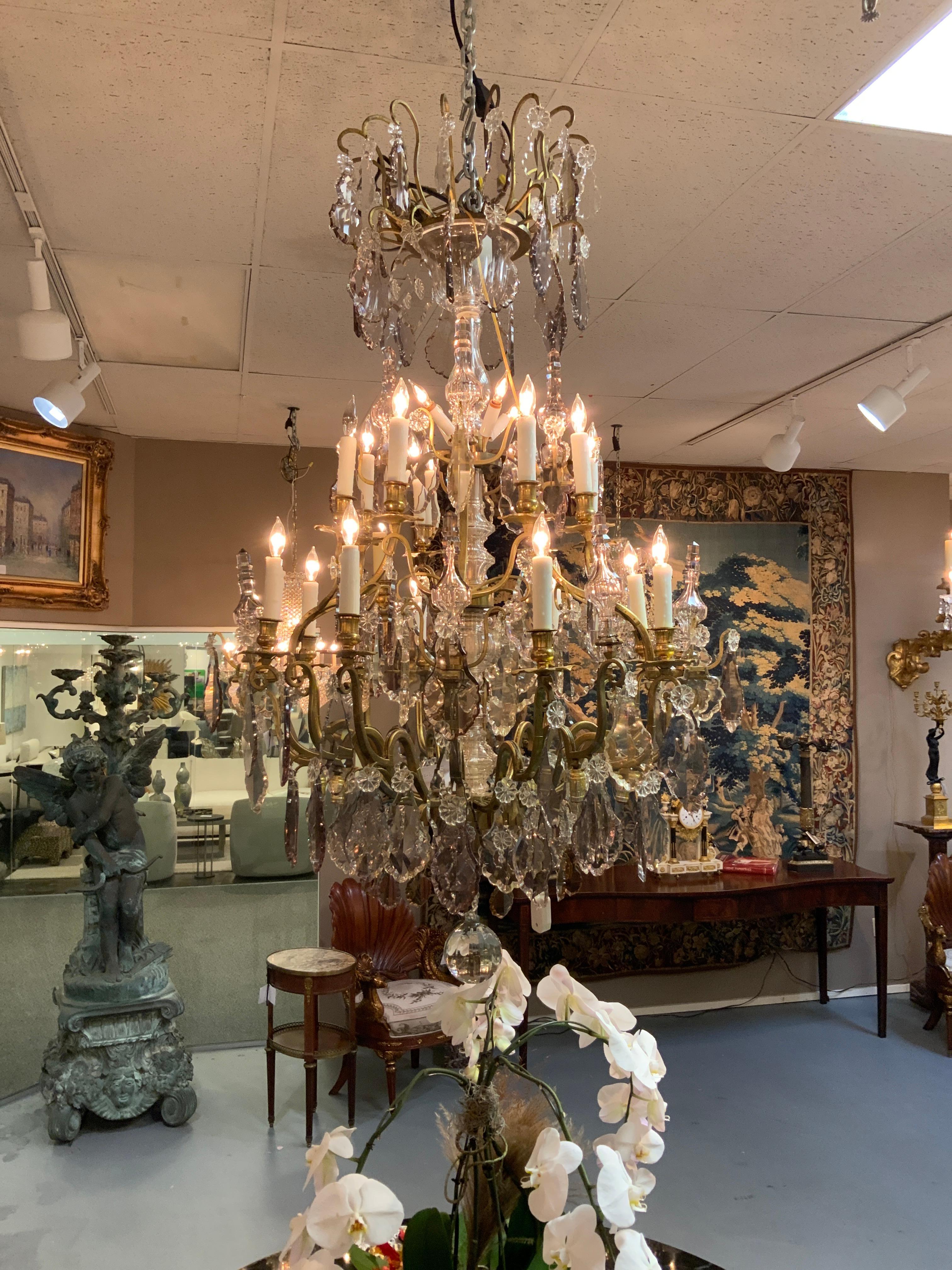 Lampadario Pendologue in bronzo dorato e cristallo con 28 luci in vendita 2