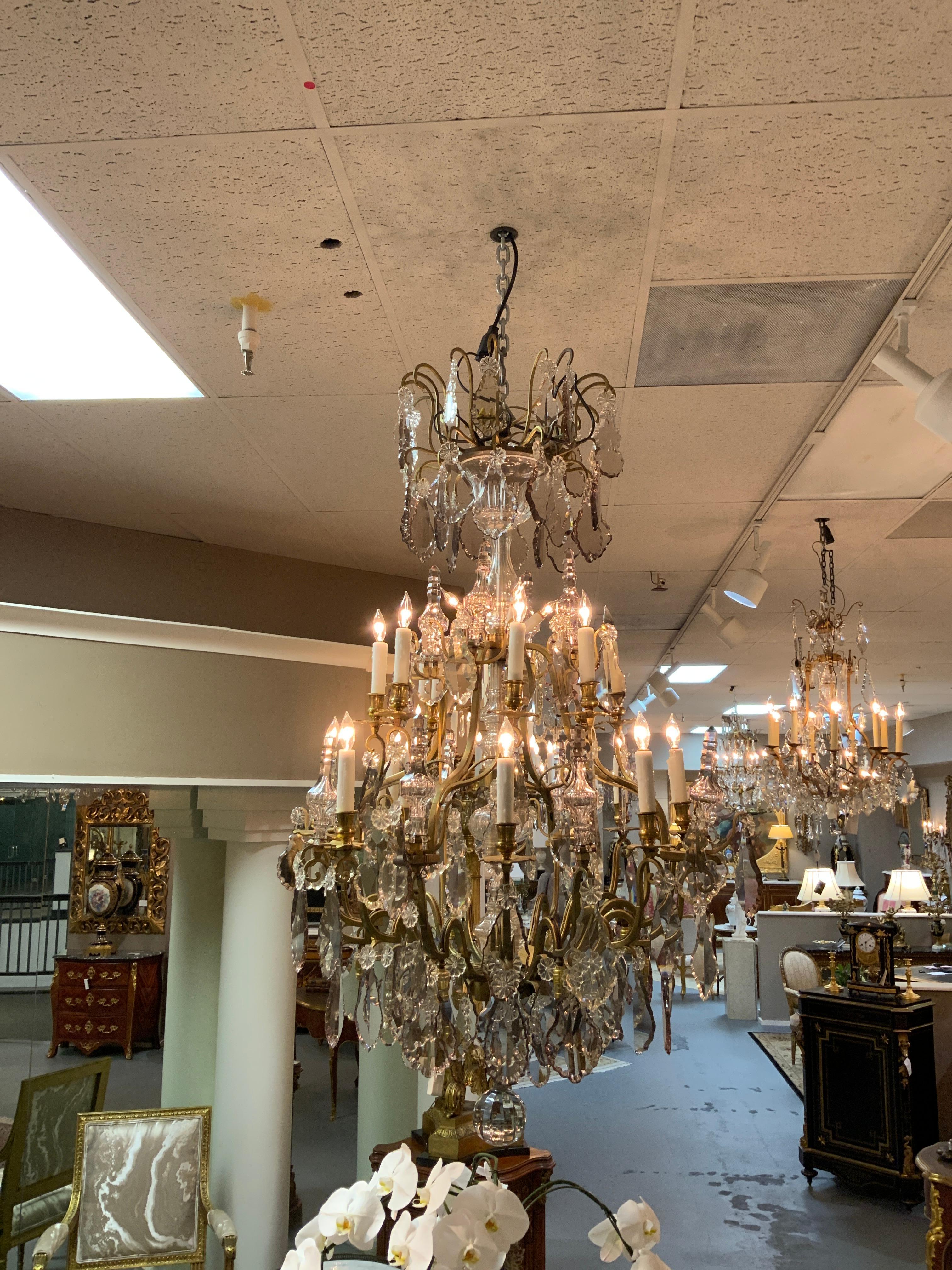 Lampadario Pendologue in bronzo dorato e cristallo con 28 luci in vendita 3