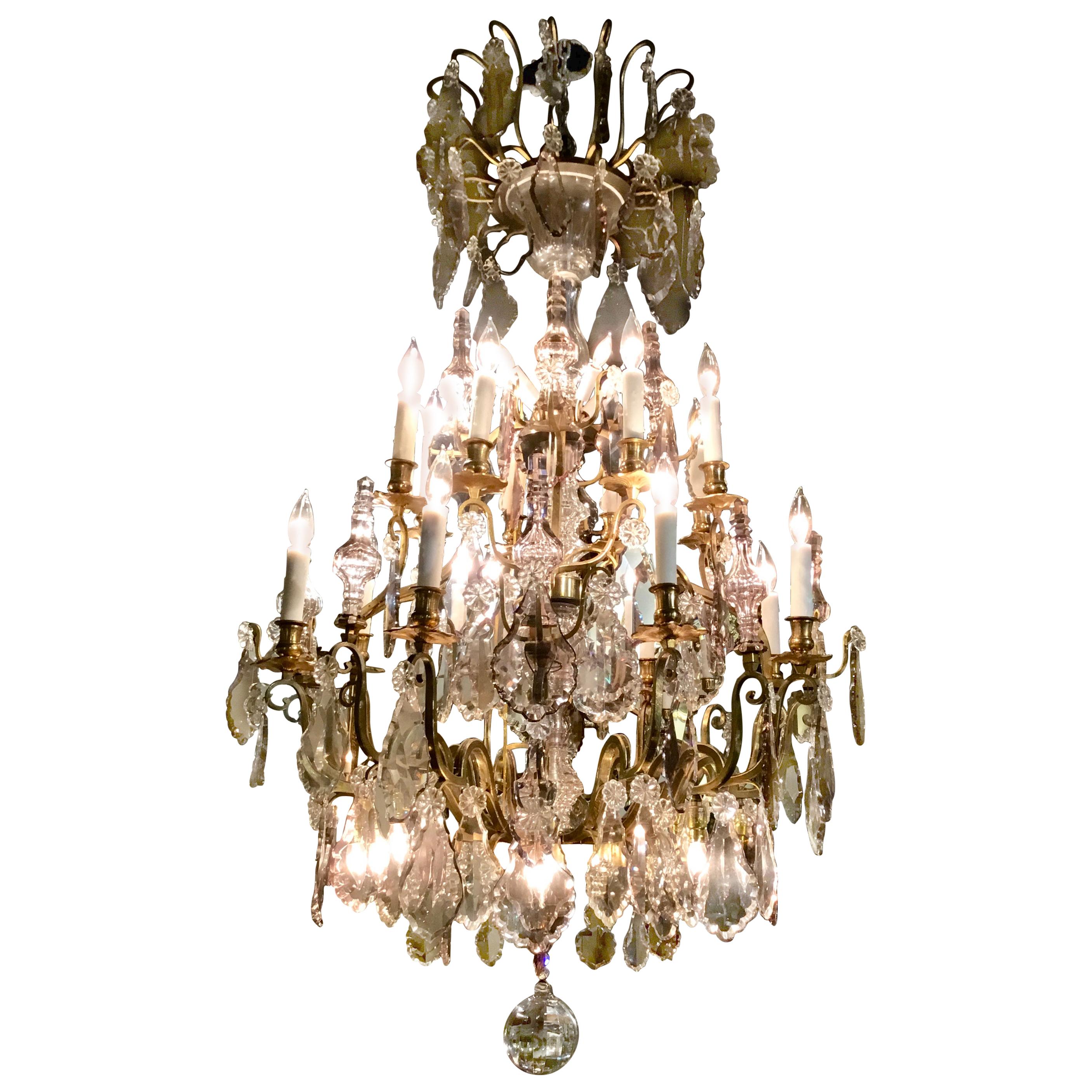 French Gilt Bronze and Crystal Pendologue Chandelier with 28 Lights For Sale