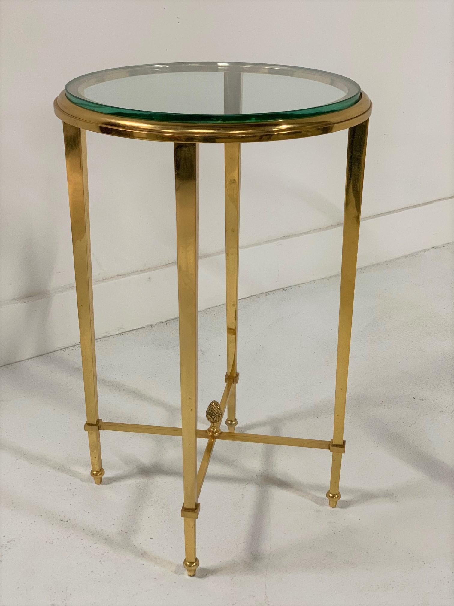 French gilt bronze and glass side guéridon table. Nice French side table with tapered legs with a pineapple finial to the X-base stretcher.