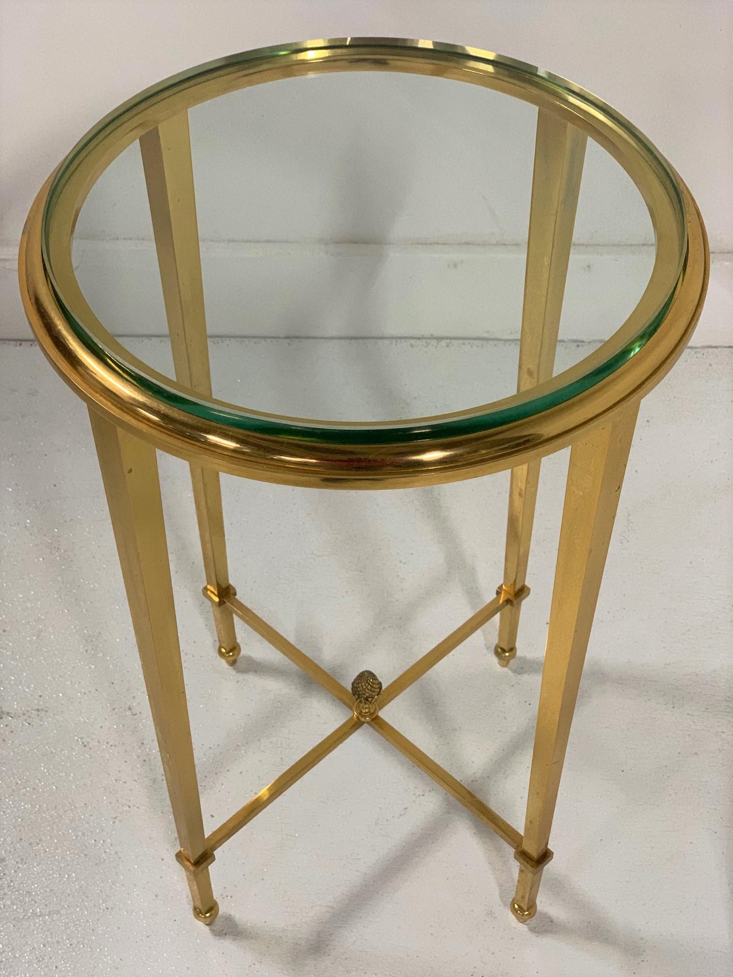 Französischer Guéridon-Tisch aus vergoldeter Bronze und Glas (Vergoldet) im Angebot