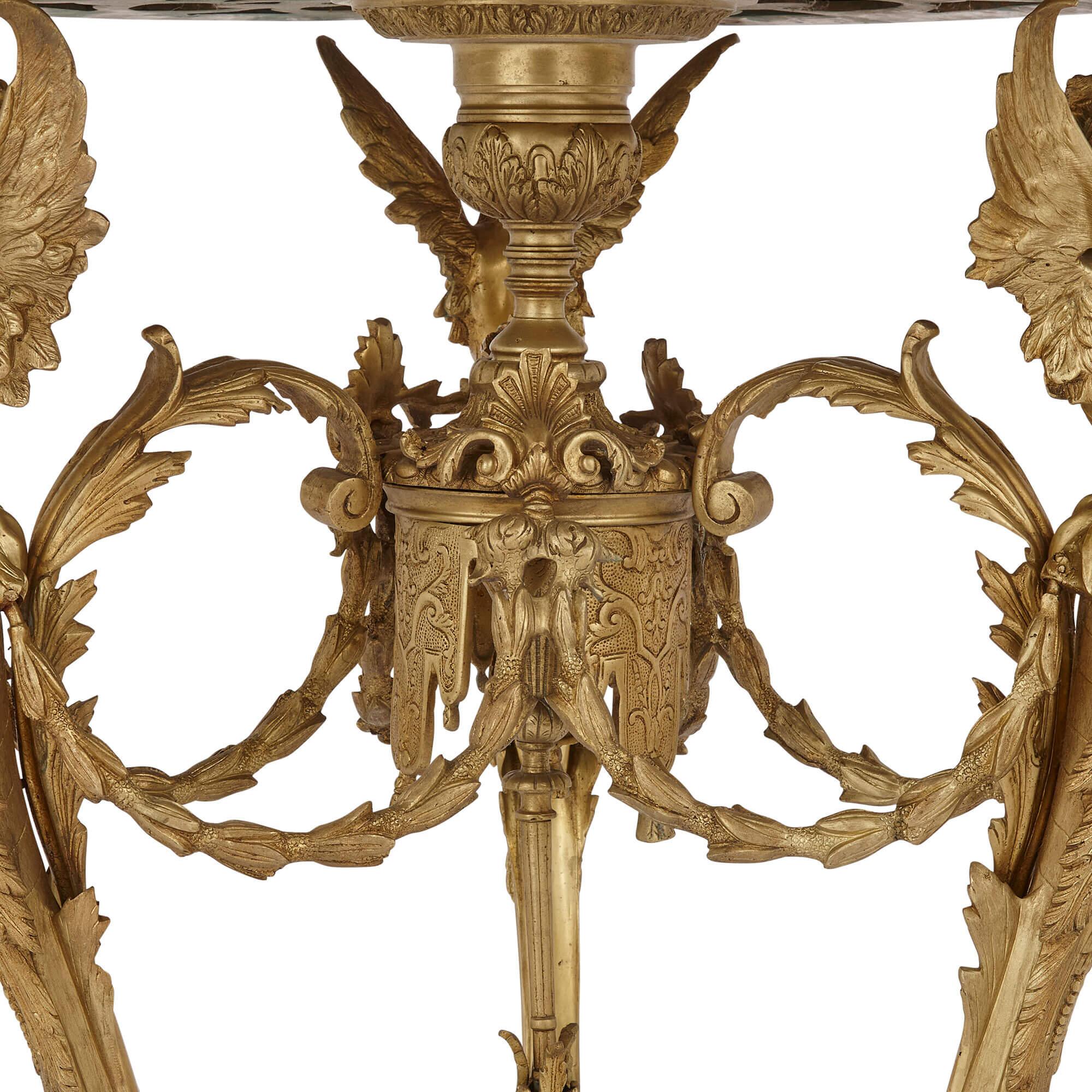 Français Table centrale française en bronze doré et malachite en vente
