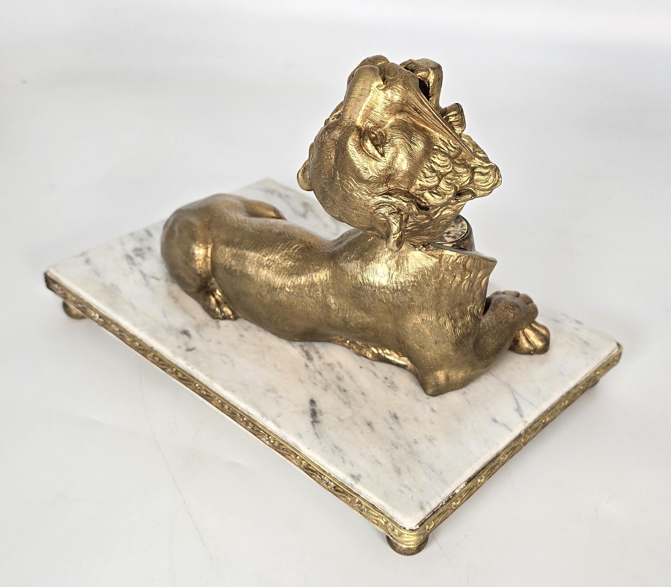 Französisches Tintenfass aus vergoldeter Bronze und Marmor mit einer majestätischen Löwin, um 1850 im Angebot 7