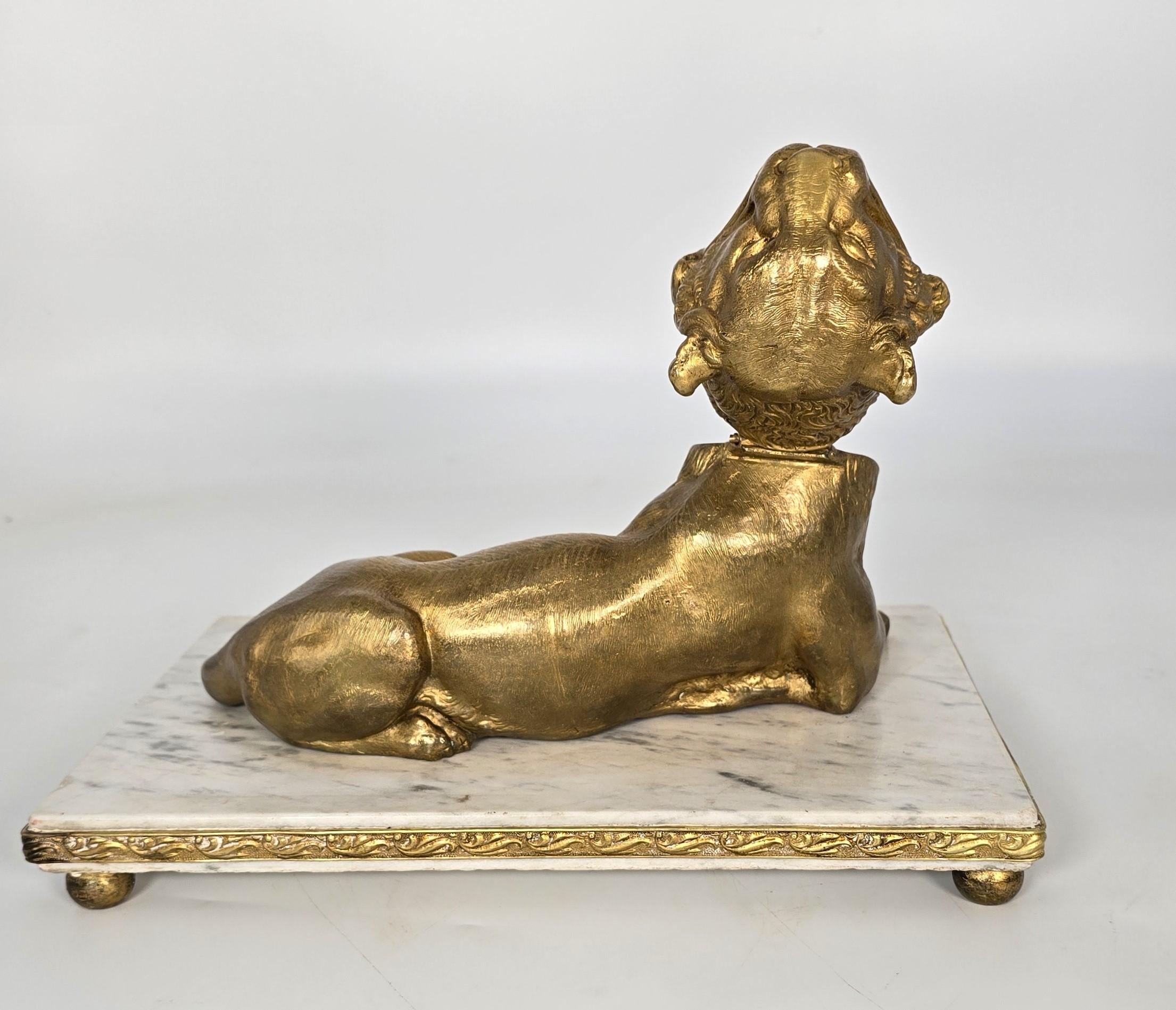 Französisches Tintenfass aus vergoldeter Bronze und Marmor mit einer majestätischen Löwin, um 1850 im Angebot 8