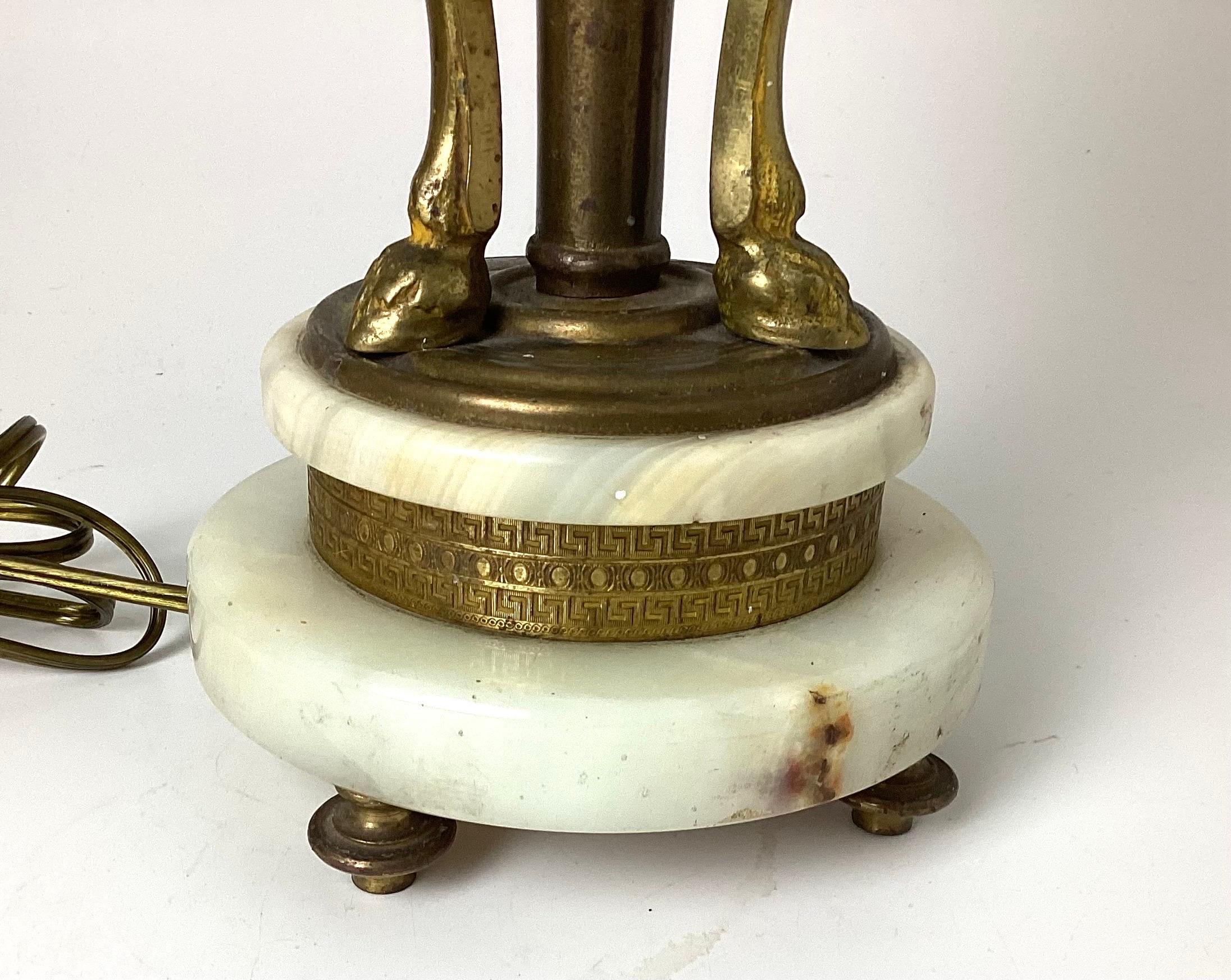 Bronze Lampe de bureau française en bronze doré et onyx en vente