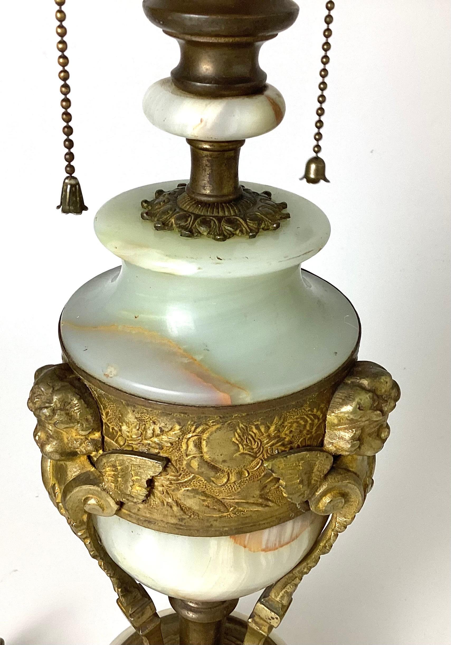 Lampe de bureau française en bronze doré et onyx en vente 1