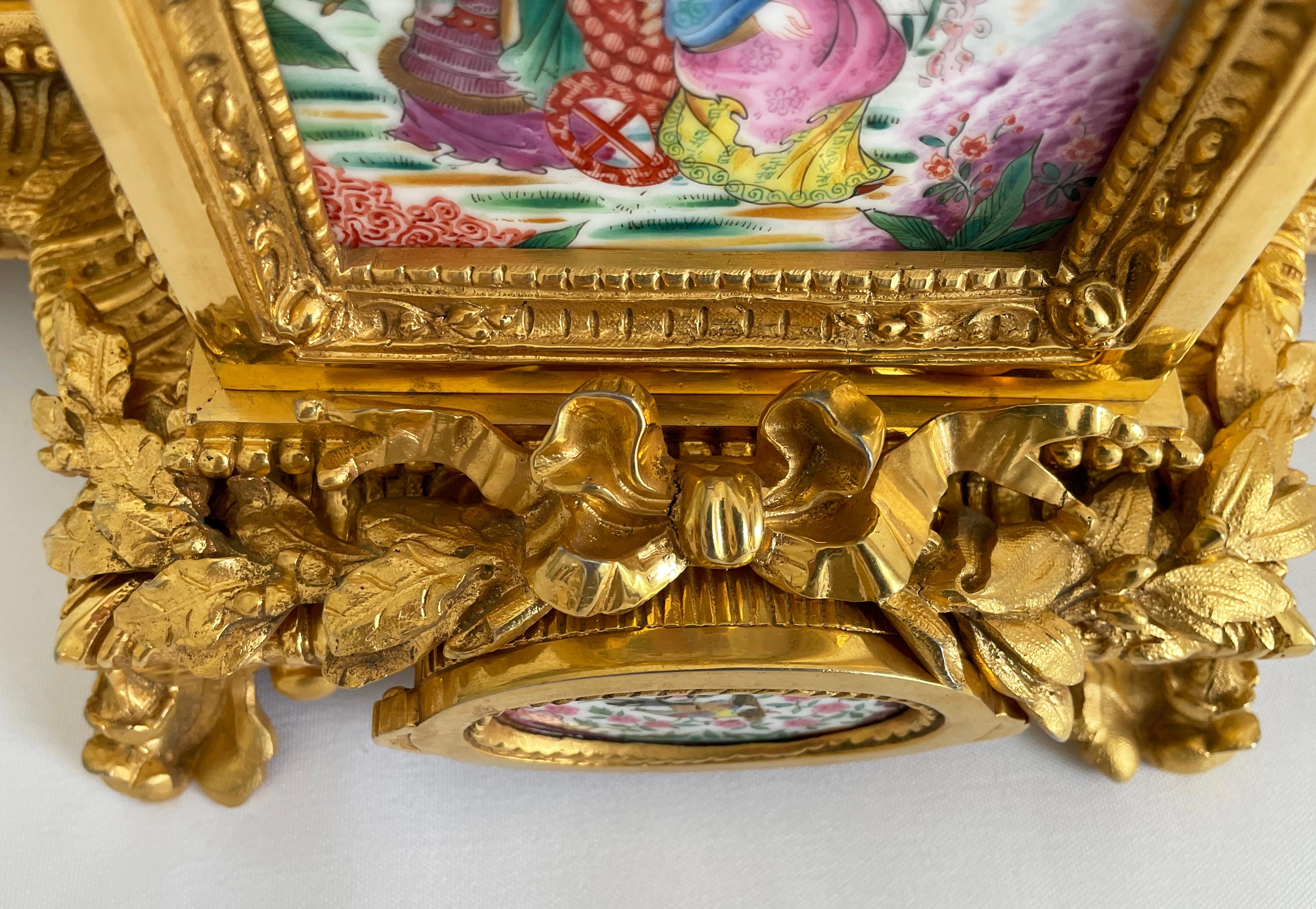 French Gilt Bronze And Porcelain Chinoiserie Themed Mantel Clock, 19th Century For Sale 6