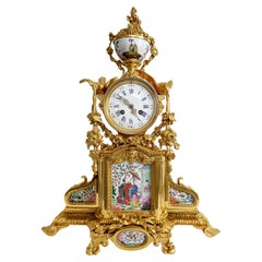 Reloj de chimenea francés de bronce dorado y porcelana con tema de Chinoiserie, S. XIX