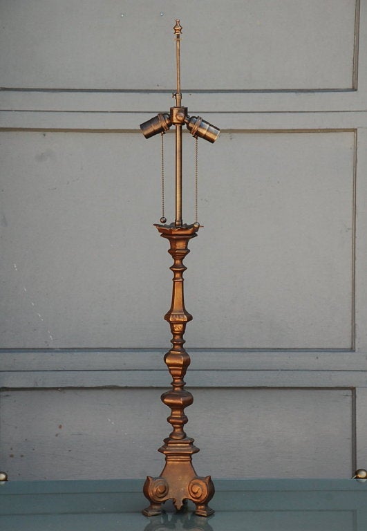 Lámpara candelero francesa de bronce dorado estilo barroco Francés en venta