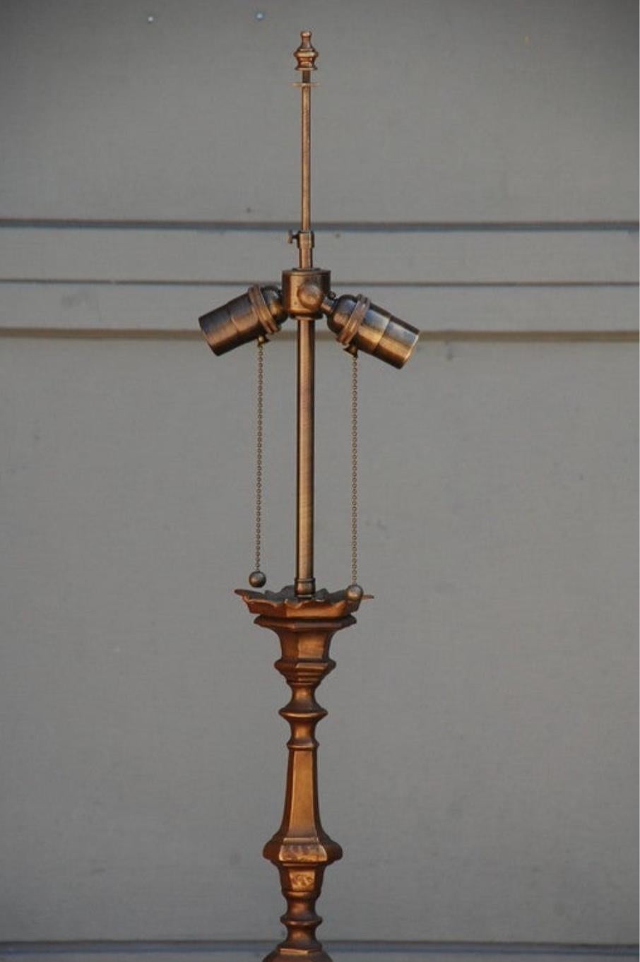Lampe bougeoir française de style baroque en bronze doré Excellent état - En vente à Los Angeles, CA