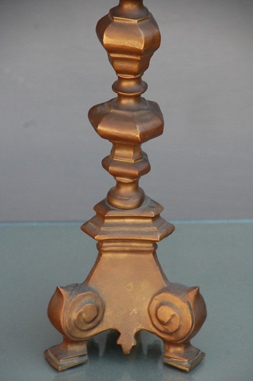 Lámpara candelero francesa de bronce dorado estilo barroco siglo XX en venta