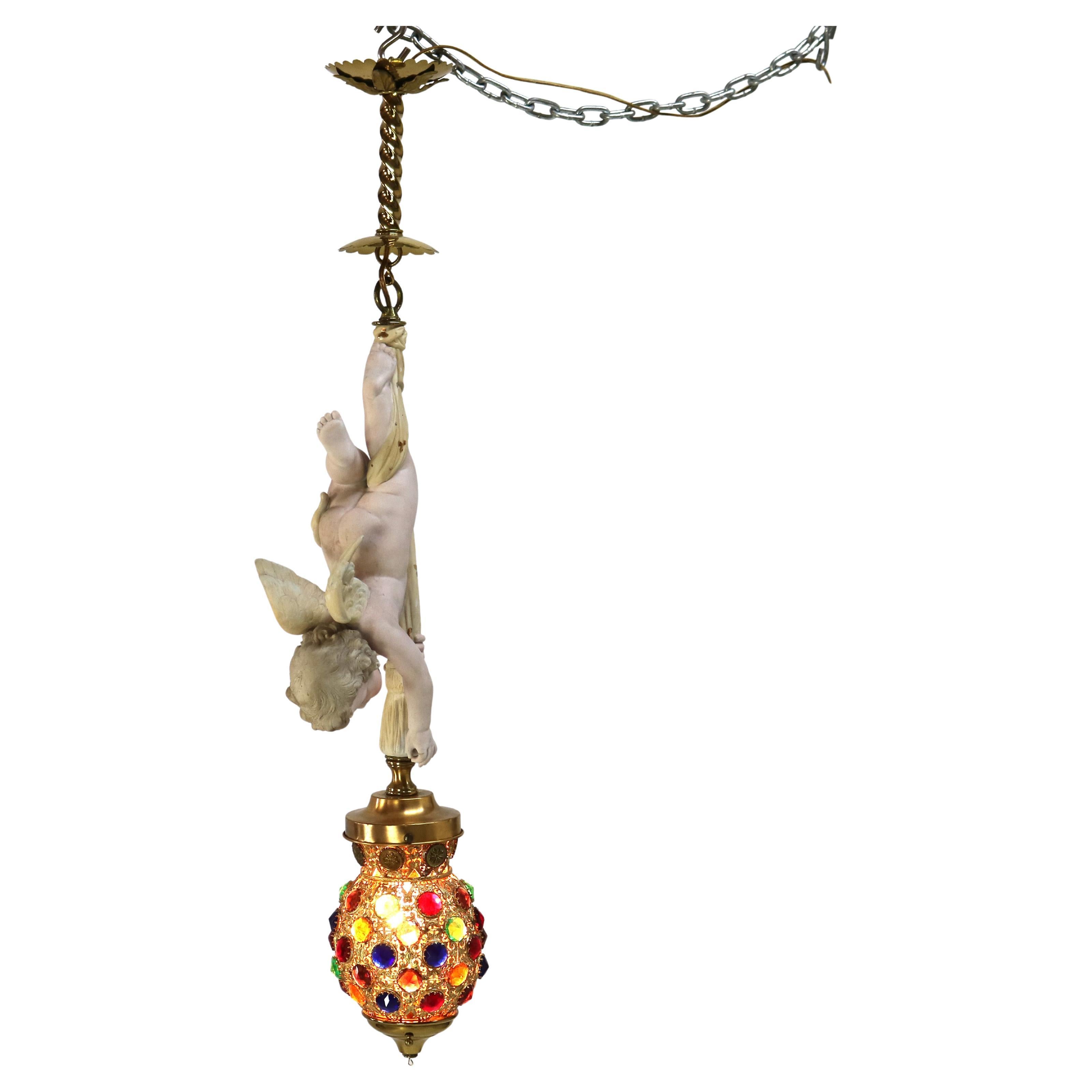 Lámpara Colgante Figural Cupido de Bronce Dorado, Latón y Bisque Francés y Pantalla Joyada en venta
