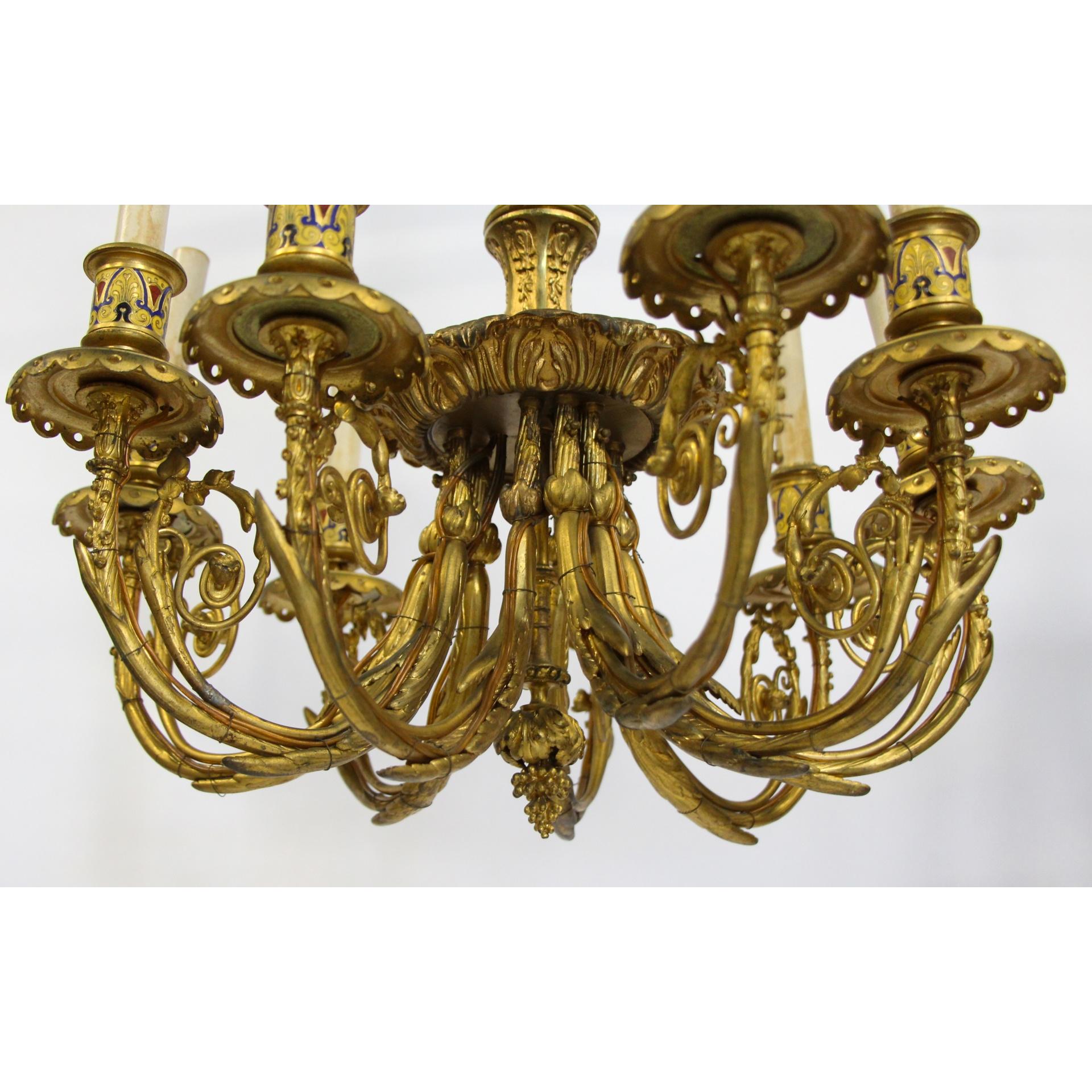 XIX secolo Lampadario francese in bronzo dorato e smalto champlevé attribuito a Barbedienne in vendita