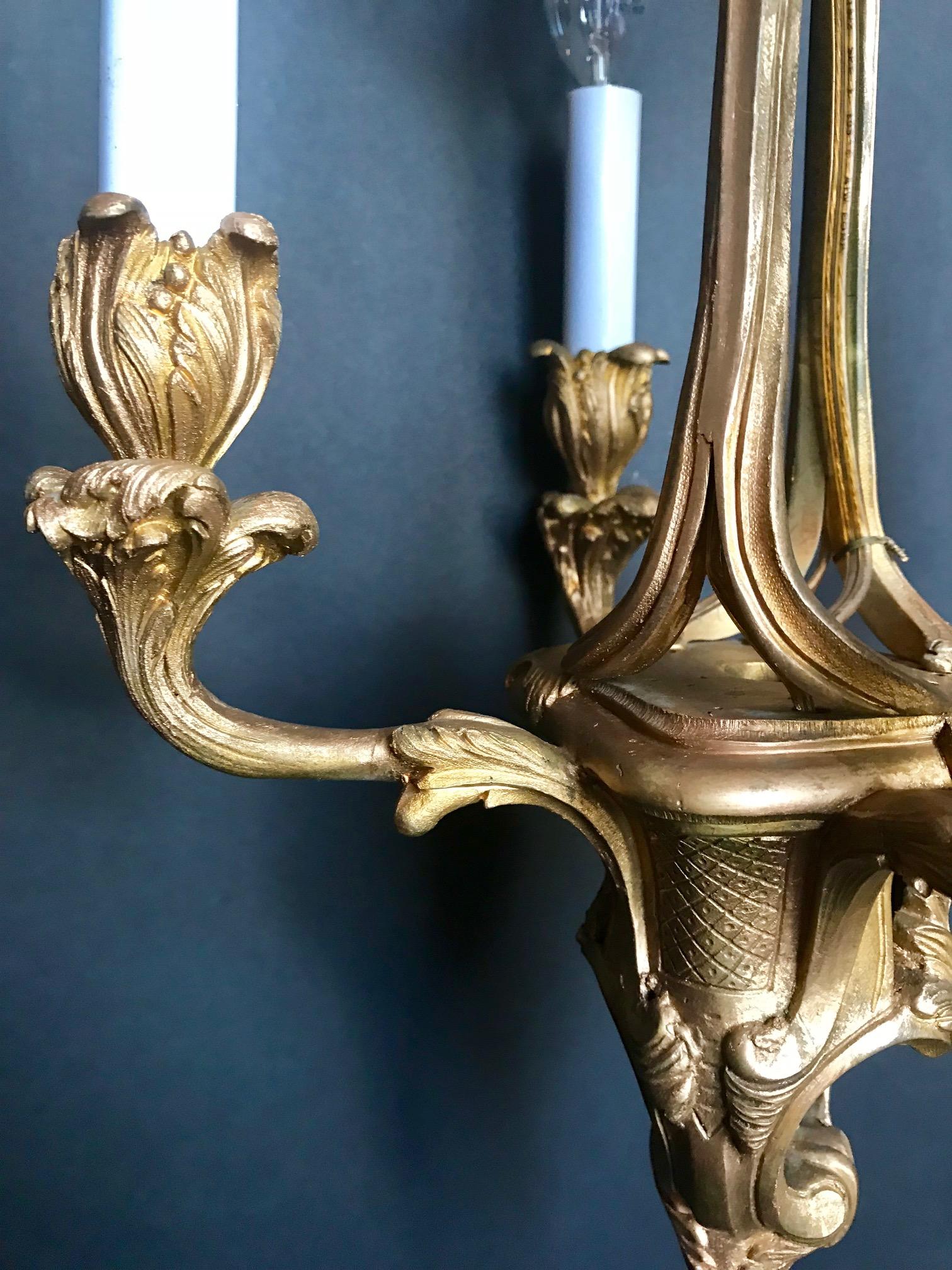 Französischer Kronleuchter aus vergoldeter Bronze, sechsarm, Louis XV.-Stil im Angebot 5