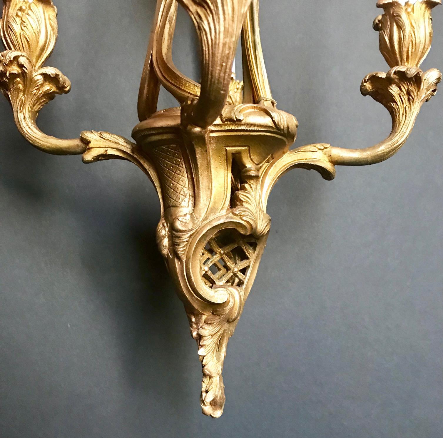 Französischer Kronleuchter aus vergoldeter Bronze, sechsarm, Louis XV.-Stil im Angebot 1