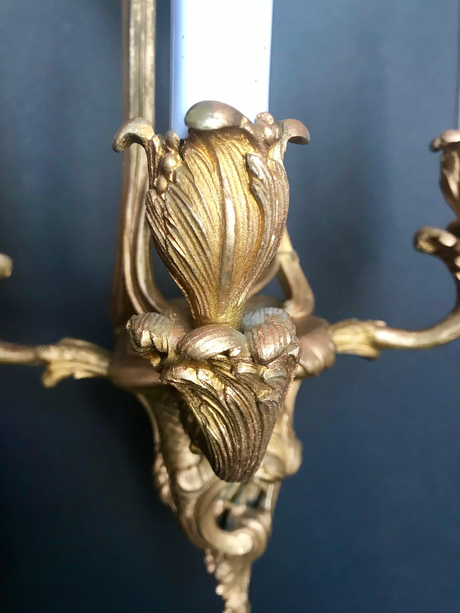 Französischer Kronleuchter aus vergoldeter Bronze, sechsarm, Louis XV.-Stil im Angebot 3