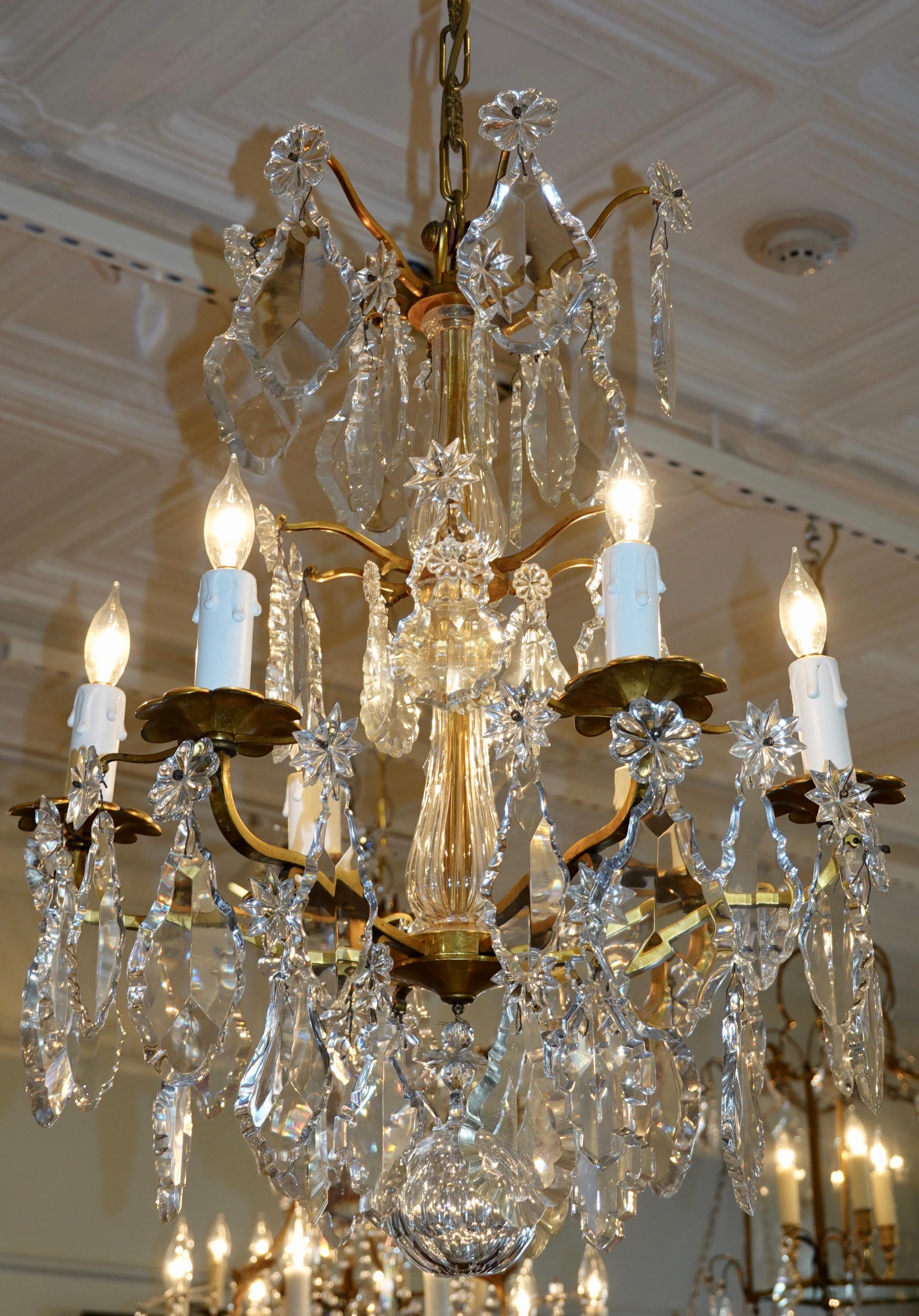 French Gilt-Bronze Chandelier with Exceptional Crystals For Sale 12