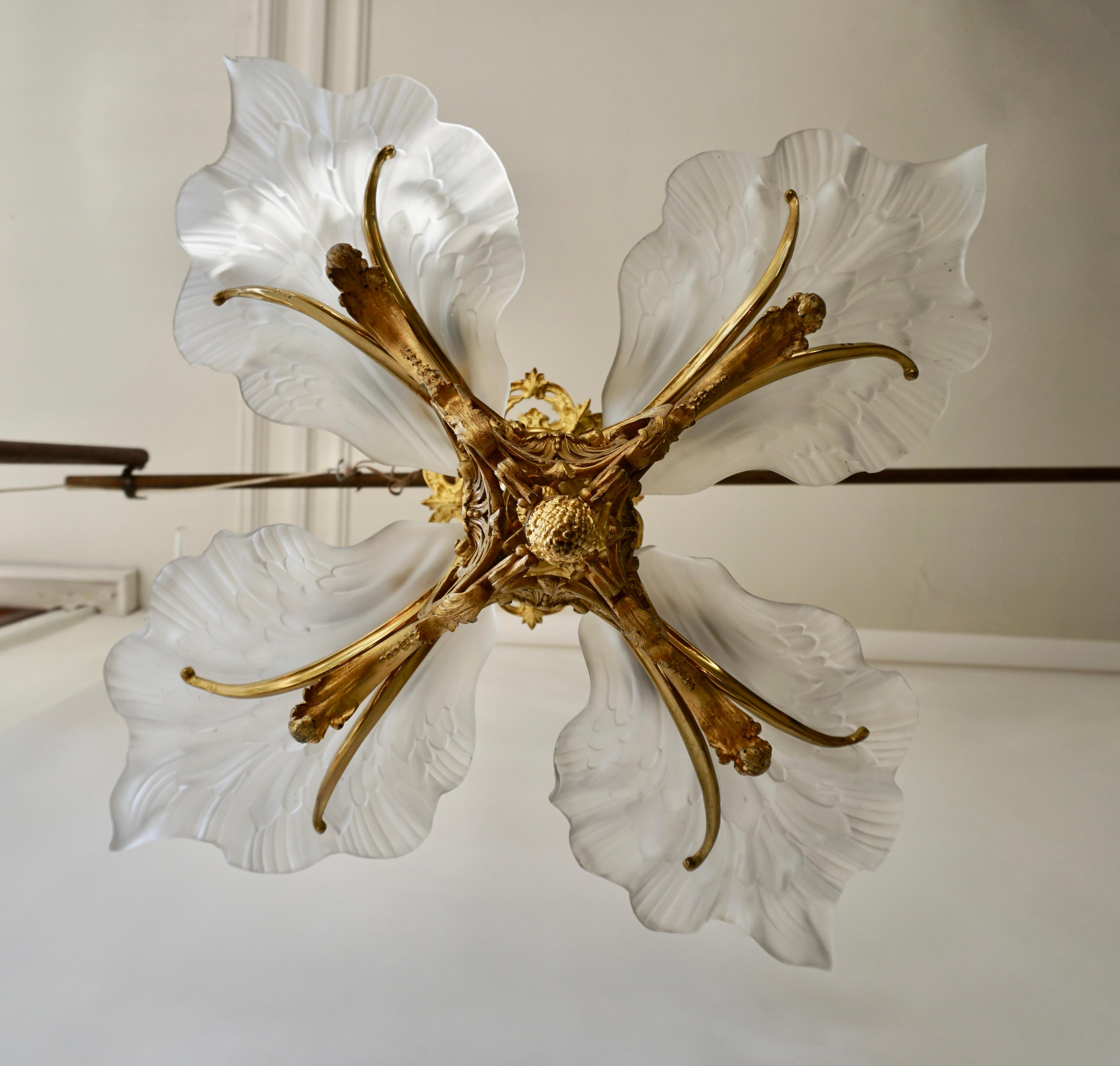French Gilt Bronze Chandelier with Frosted Glass In Good Condition In Antwerp, BE