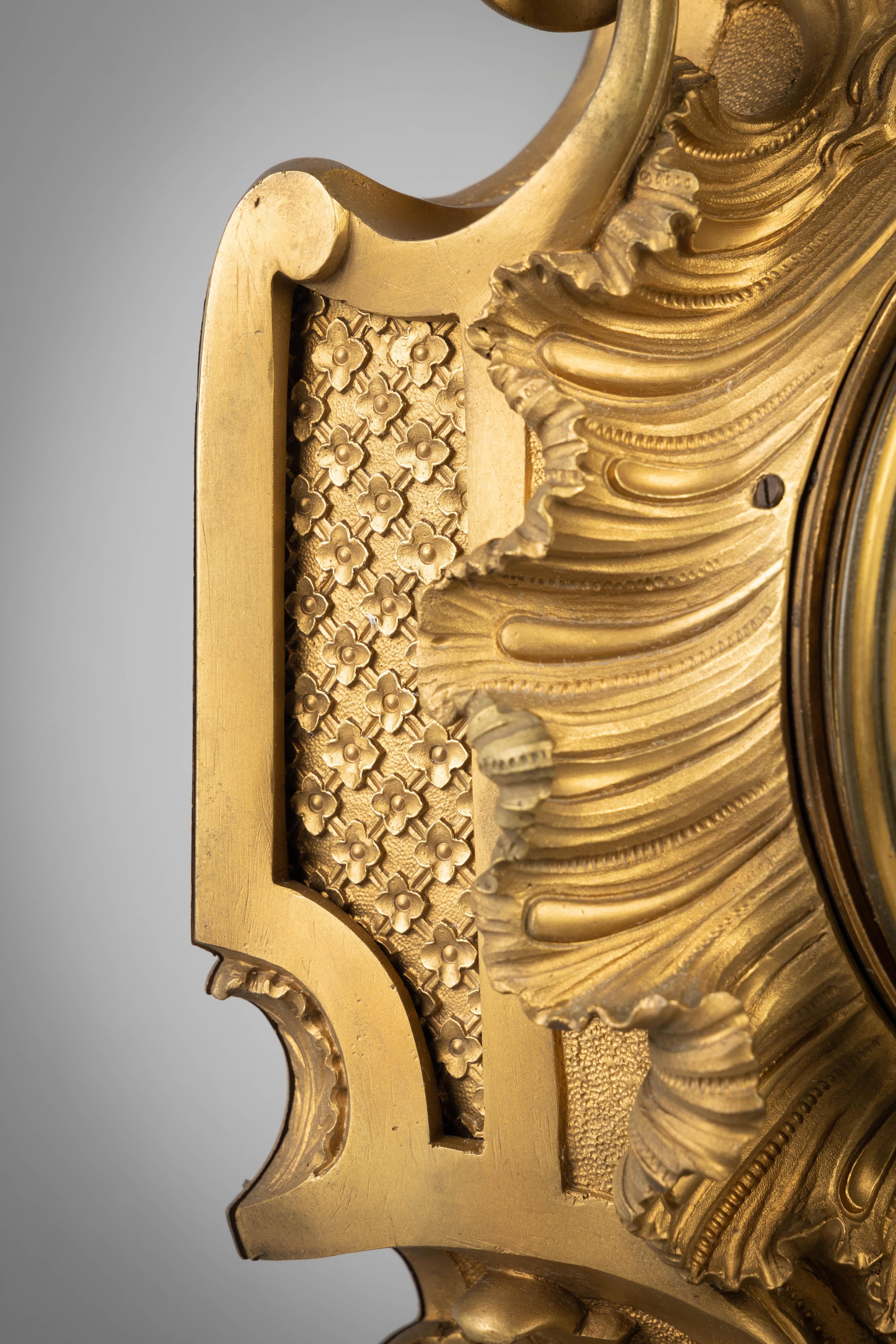 Französische Uhr aus vergoldeter Bronze:: mit Bacchuskopf:: um 1840 im Angebot 1