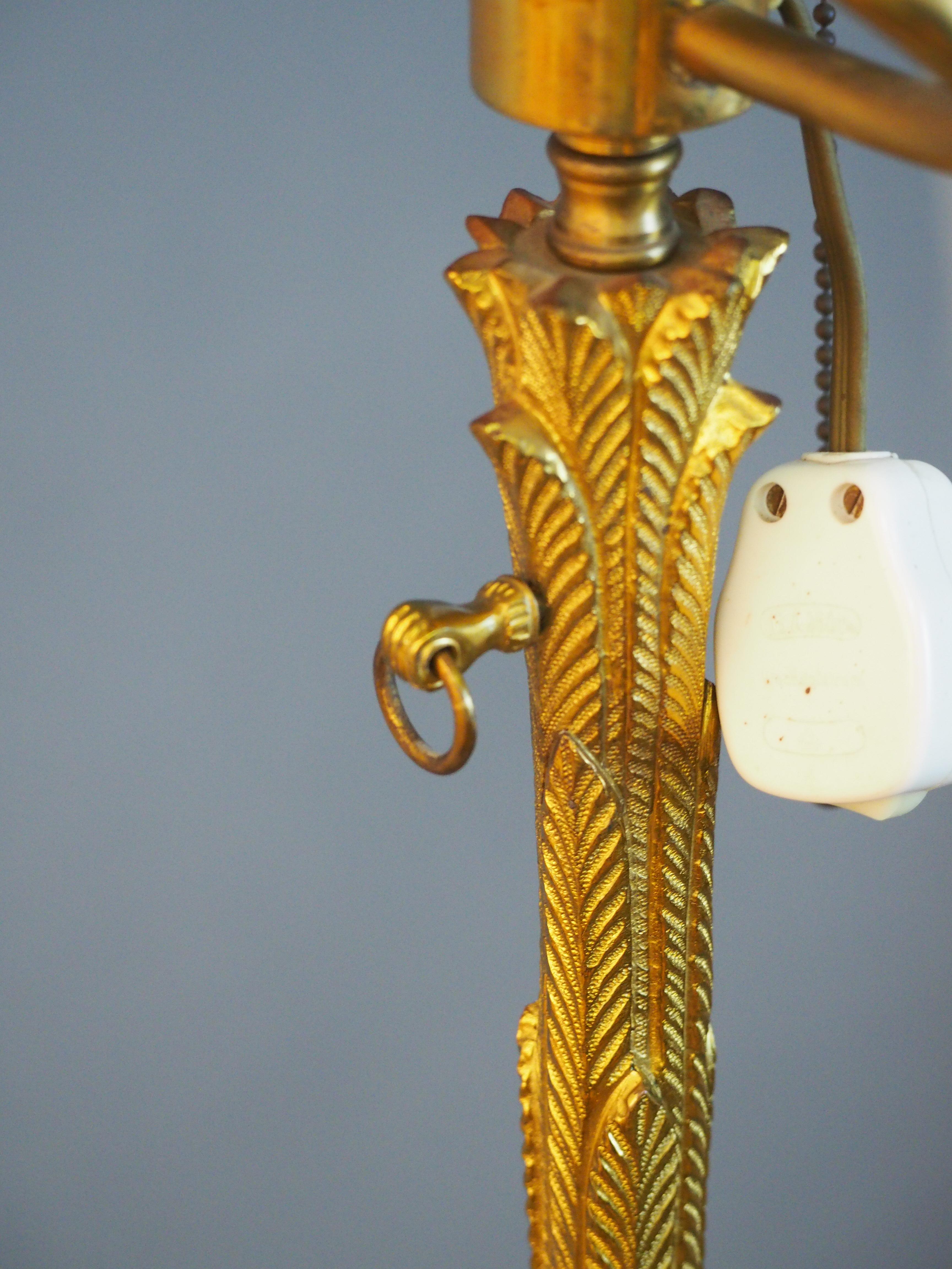 Französische Stehlampe aus vergoldeter Bronze von Maison Baguès:: um 1950 (Vergoldet) im Angebot
