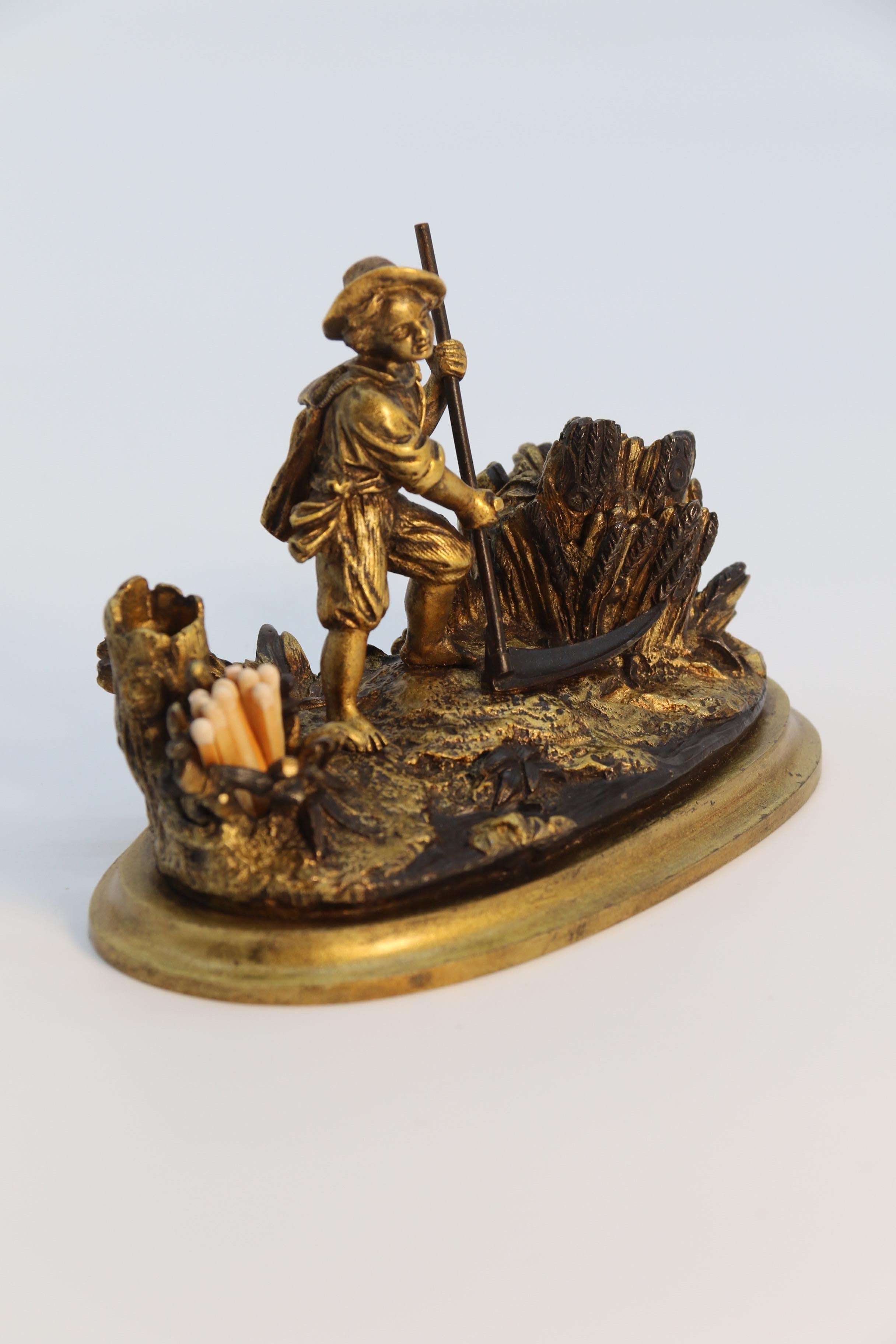 Français Encrier en bronze doré représentant un jeune homme en train de récolter vers 1860 en vente