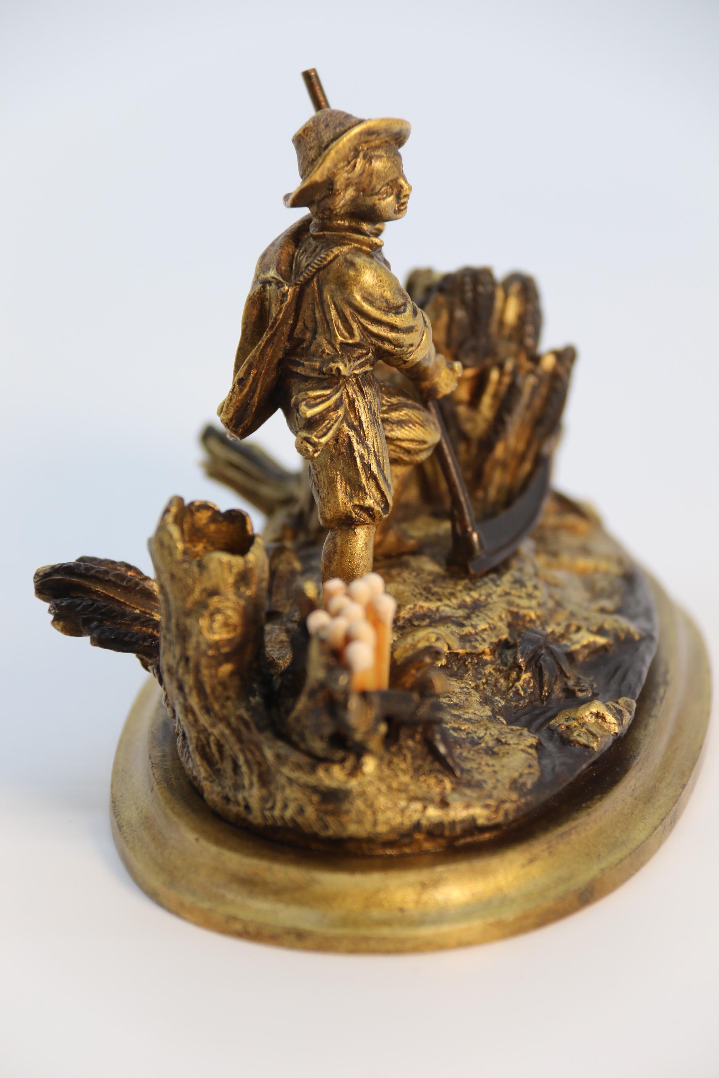 Doré Encrier en bronze doré représentant un jeune homme en train de récolter vers 1860 en vente